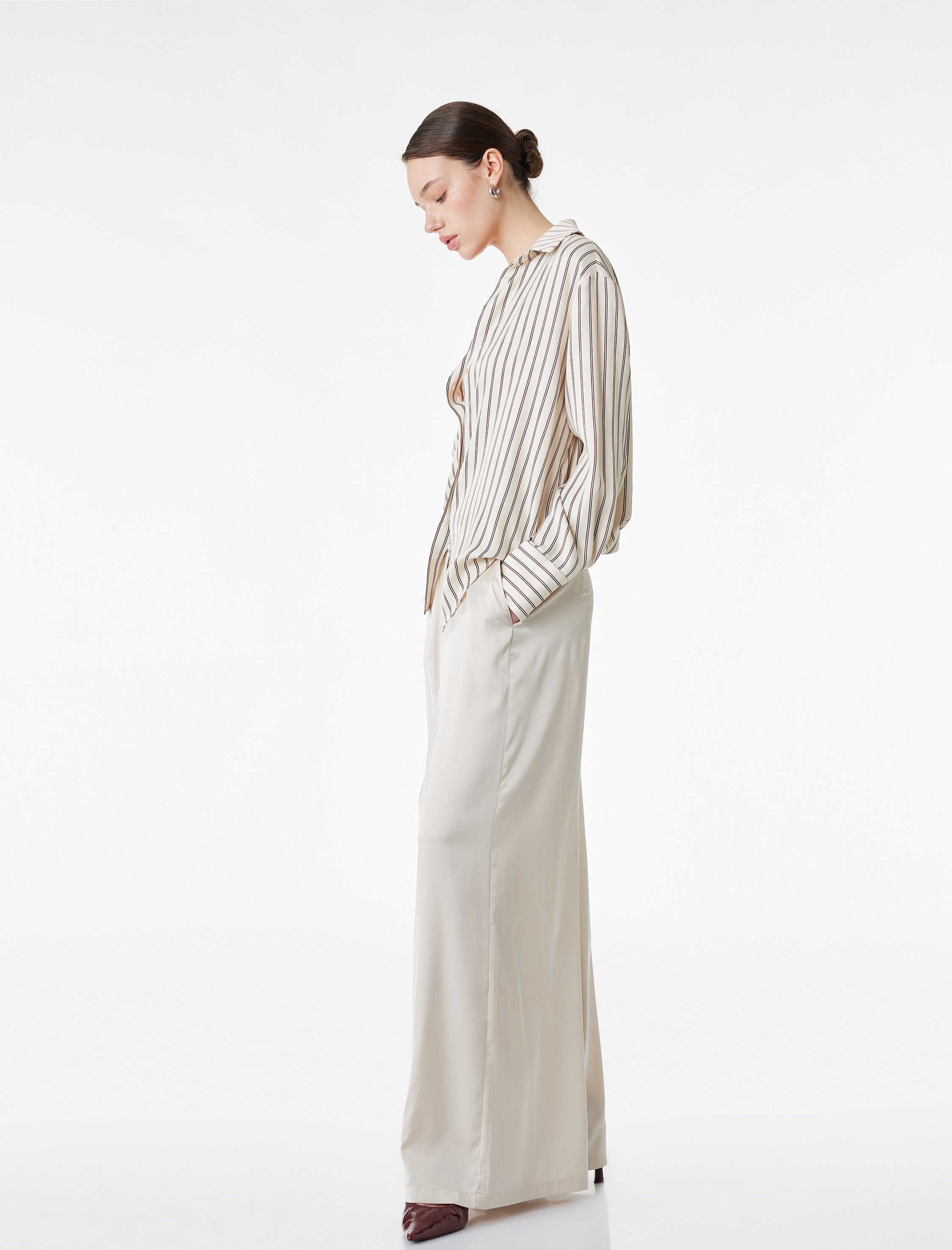   Cepli Pile Detaylı Yüksek Bel Düz Geniş Paça Saten Pantolon