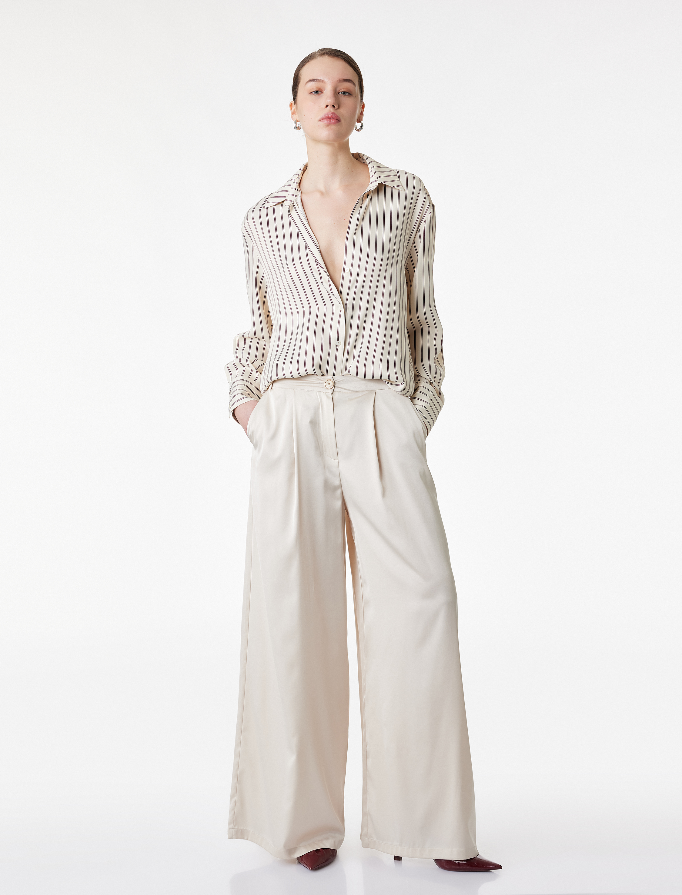   Cepli Pile Detaylı Yüksek Bel Düz Geniş Paça Saten Pantolon