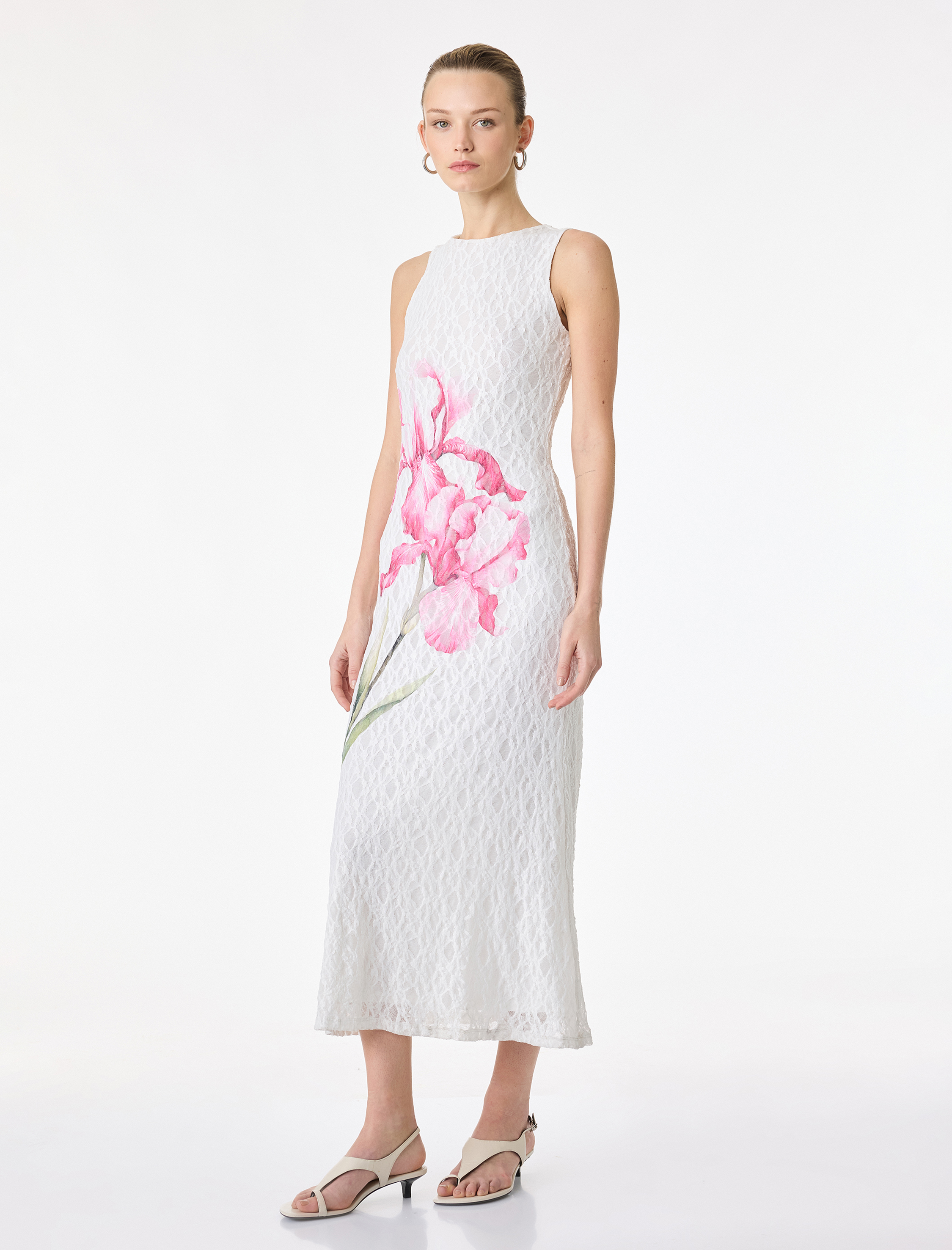   Slim Fit Kolsuz Yuvarlak Yaka Çiçek Desenli Uzun Dantel Elbise