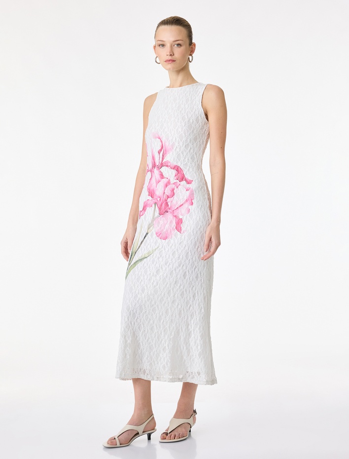  Slim Fit Kolsuz Yuvarlak Yaka Çiçek Desenli Uzun Dantel Elbise