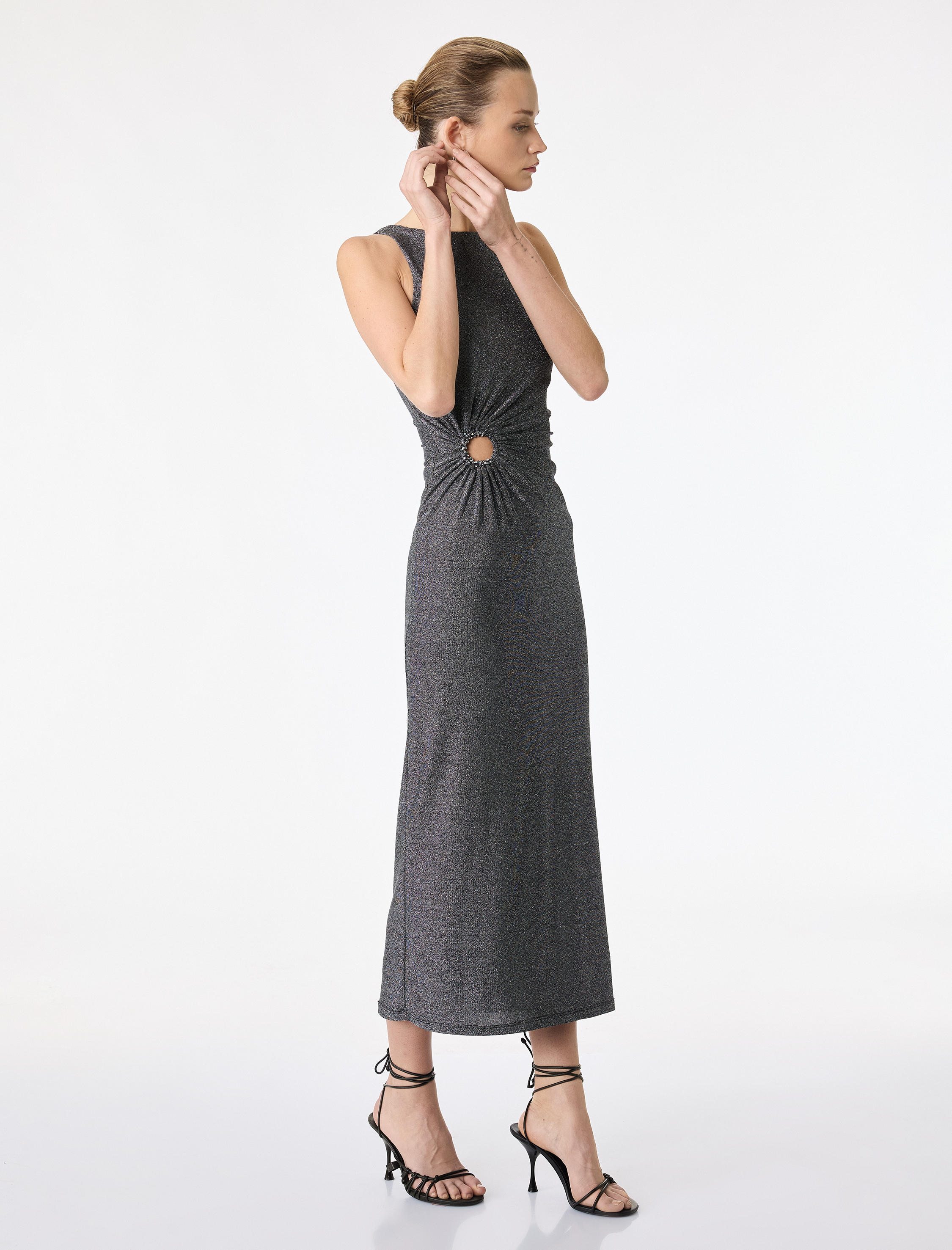   Kolsuz Bisiklet Yaka Slim Fit Taş Detaylı Simli Midi Slip Elbise