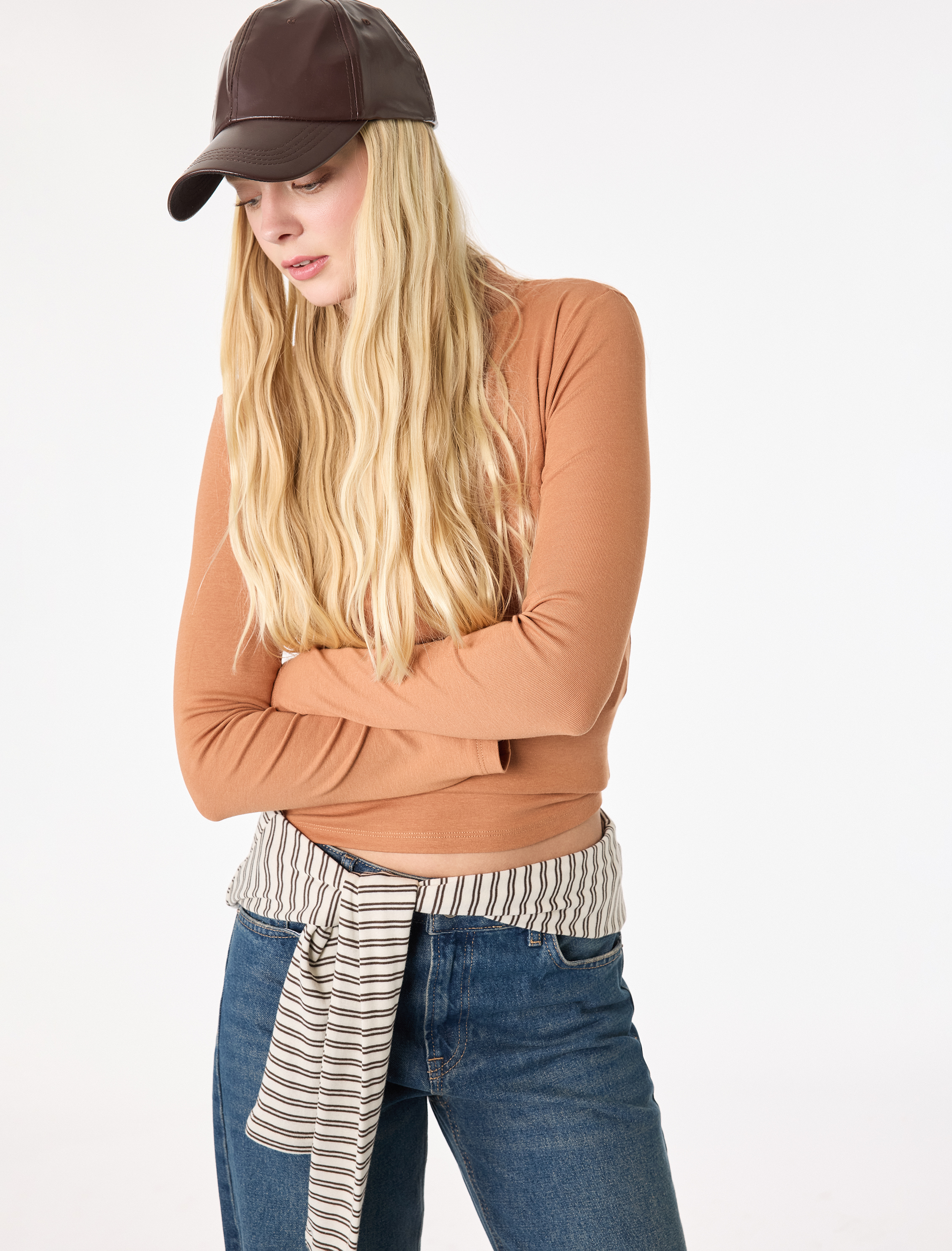   Dik Yaka Slim Fit Uzun Kollu Tişört