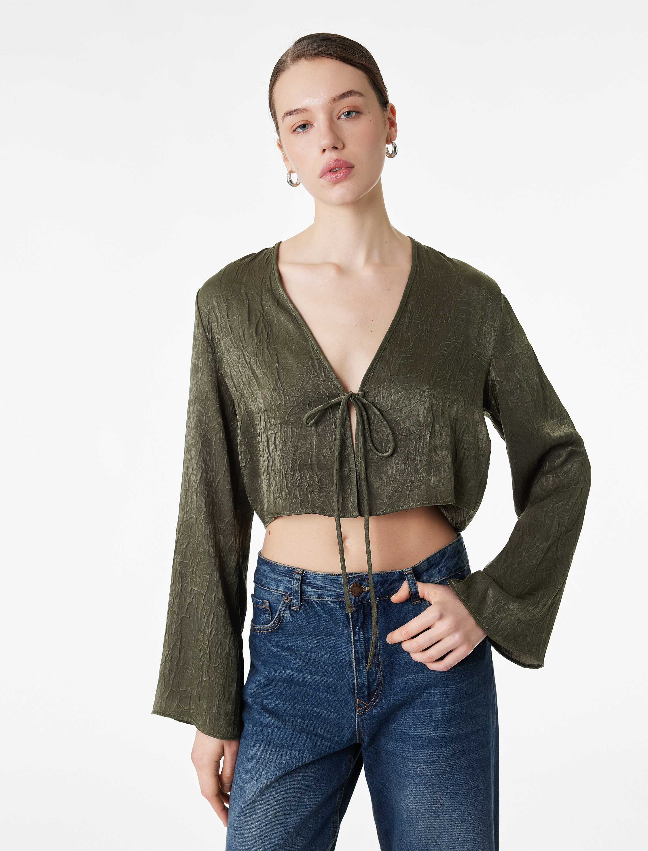   Uzun Kollu Önden Bağlama Detaylı Dokulu Crop Saten Bluz