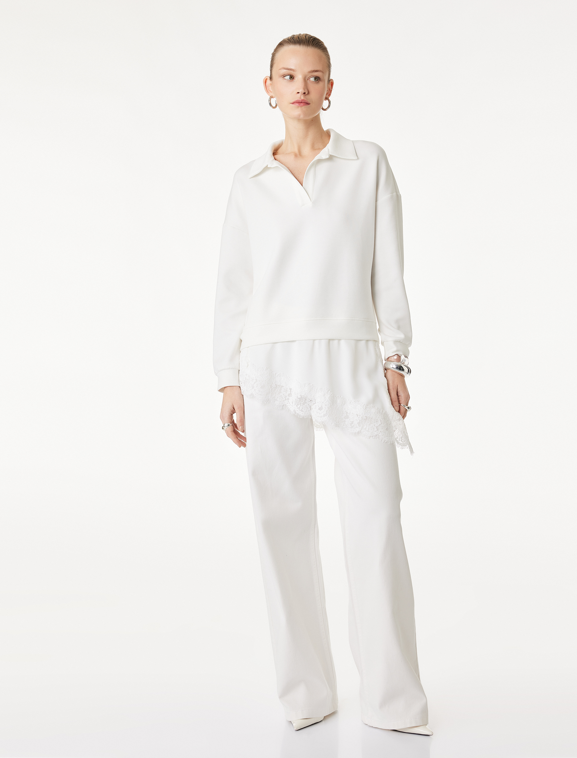   Uzun Kollu Polo V Yaka Dantelli Etek Ucu Detaylı Sweatshirt