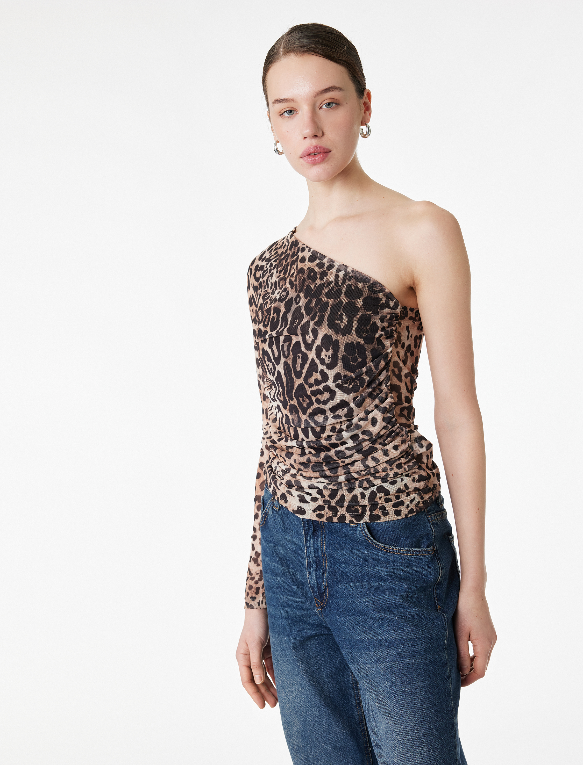   Uzun Kollu Leopar Desenli Tül Tek Omuz Tişört