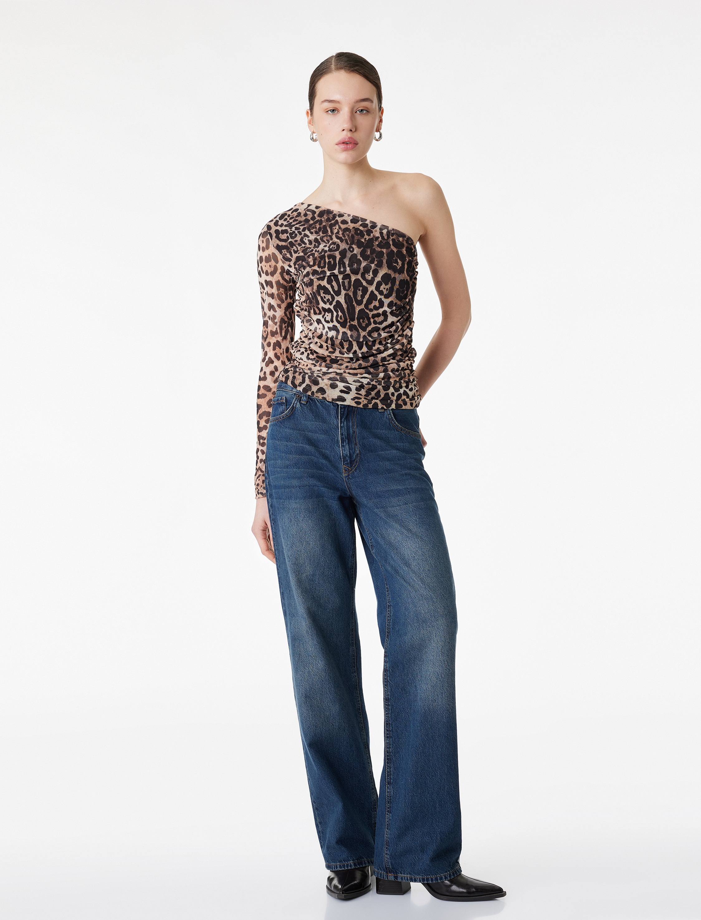   Uzun Kollu Leopar Desenli Tül Tek Omuz Tişört