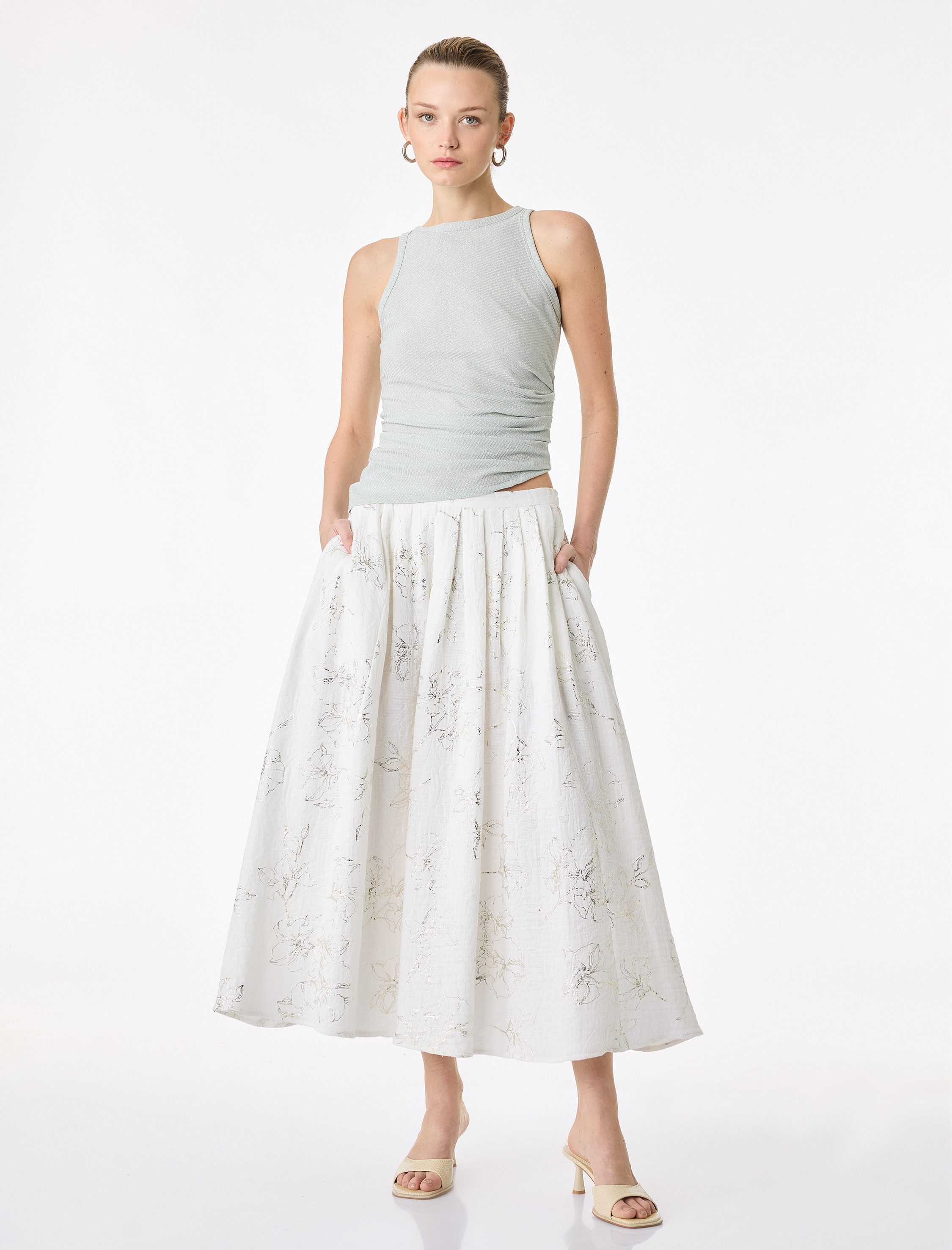   Slim Fit Asimetrik Kesim Drapeli Metalik İplik Detaylı Simli Fitilli Bluz