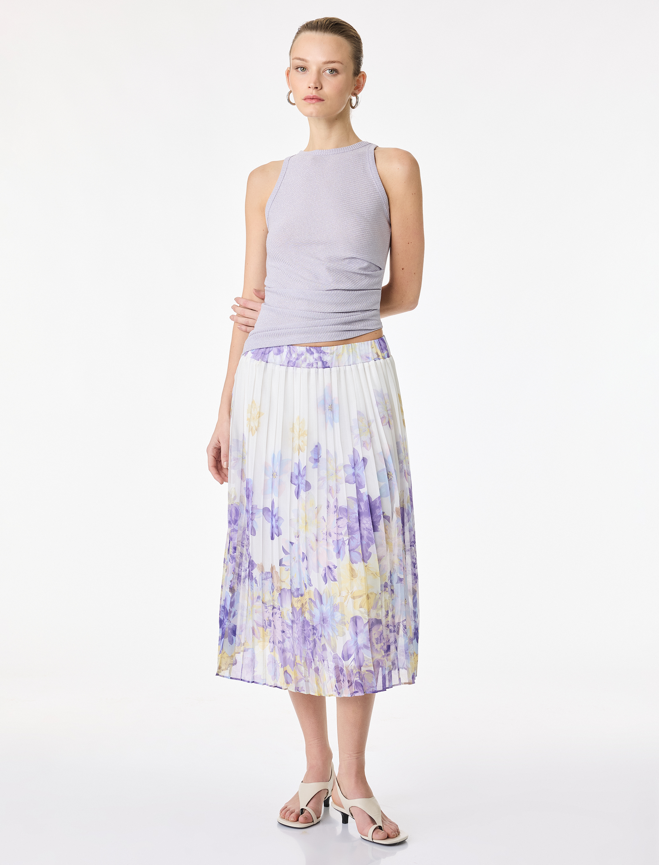   Slim Fit Asimetrik Kesim Drapeli Metalik İplik Detaylı Simli Fitilli Bluz