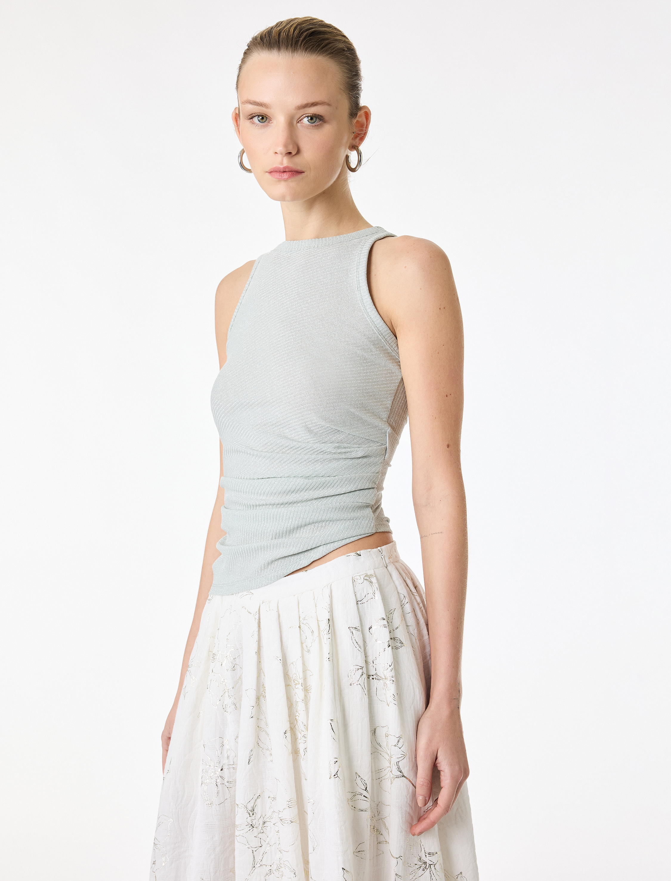   Slim Fit Asimetrik Kesim Drapeli Metalik İplik Detaylı Simli Fitilli Bluz