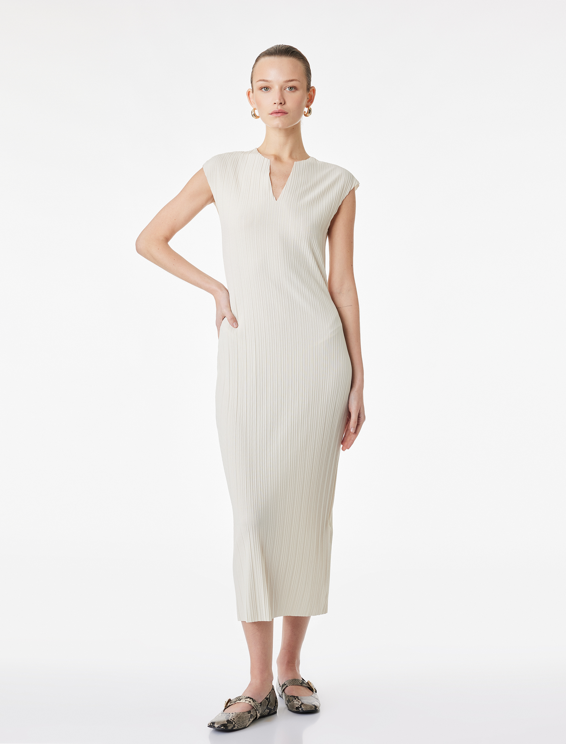   Regular Fit Yuvarlak Kesik Yaka Midi Kolsuz Elbise