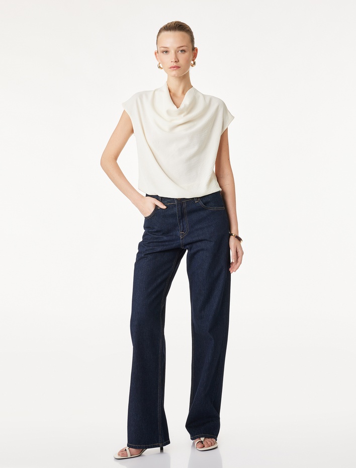  Aerobin Kumaş Dökümlü Yaka Kolsuz Bluz