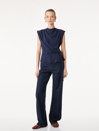 Aerobin Kumaş Hafif Degaje Yaka Kolsuz Kemerli Bluz