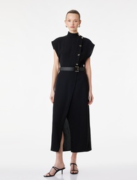 Krep Kumaş Kemer Detaylı Dik Yaka Kolsuz Metal Aksesuarlı Midi Elbise