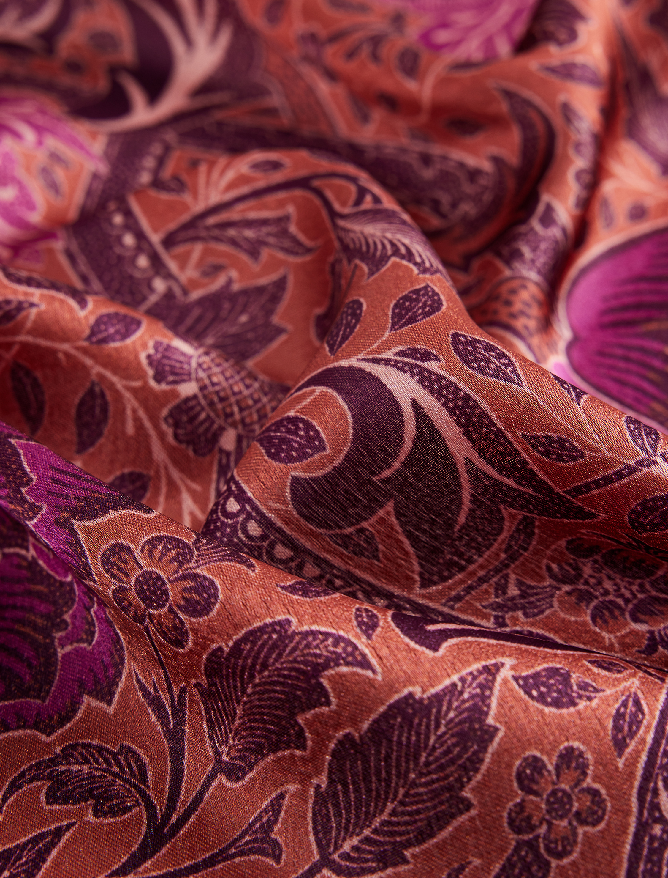  Kadın Çiçekli Kare Fular