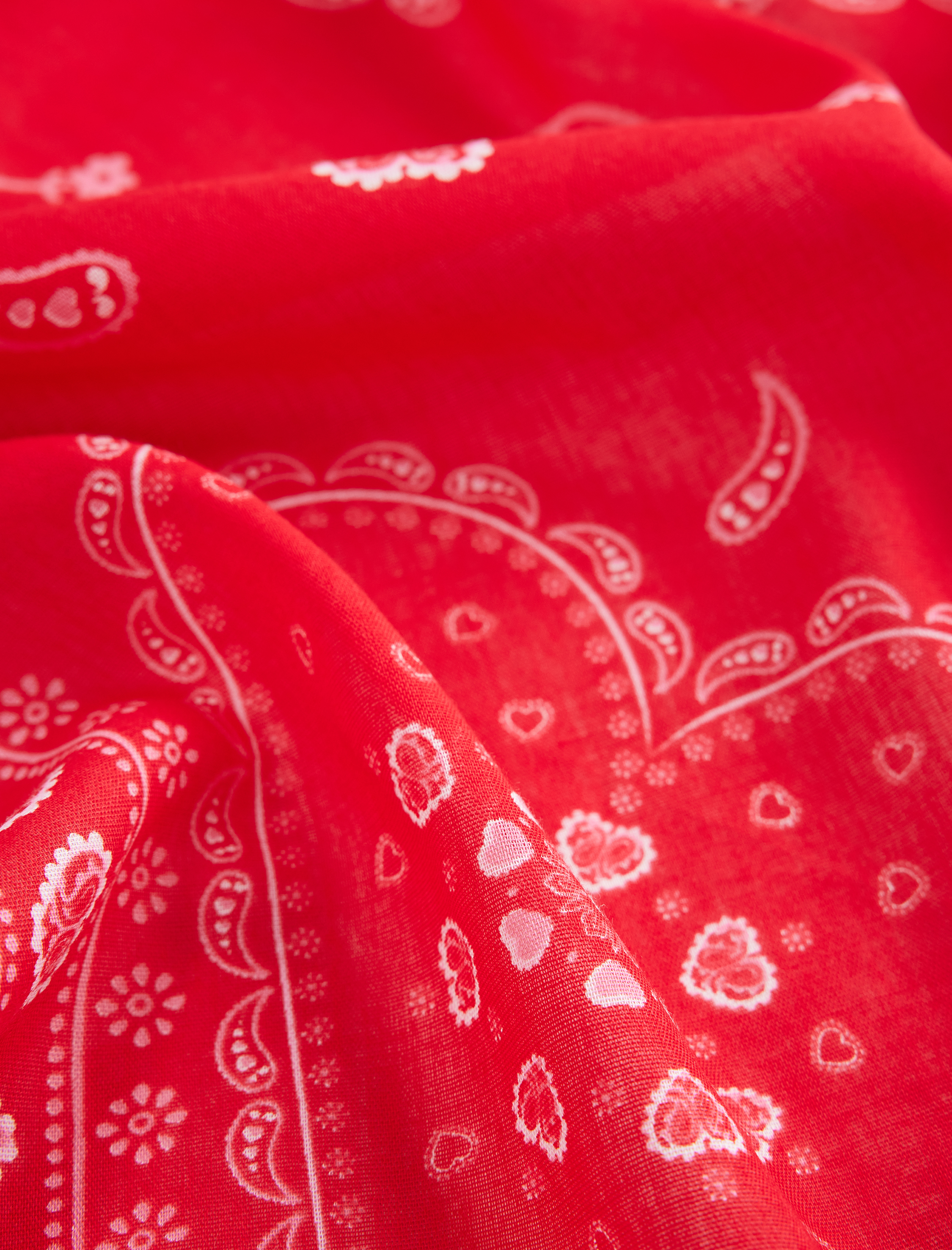  Kadın Kalpli Kare Saten Fular