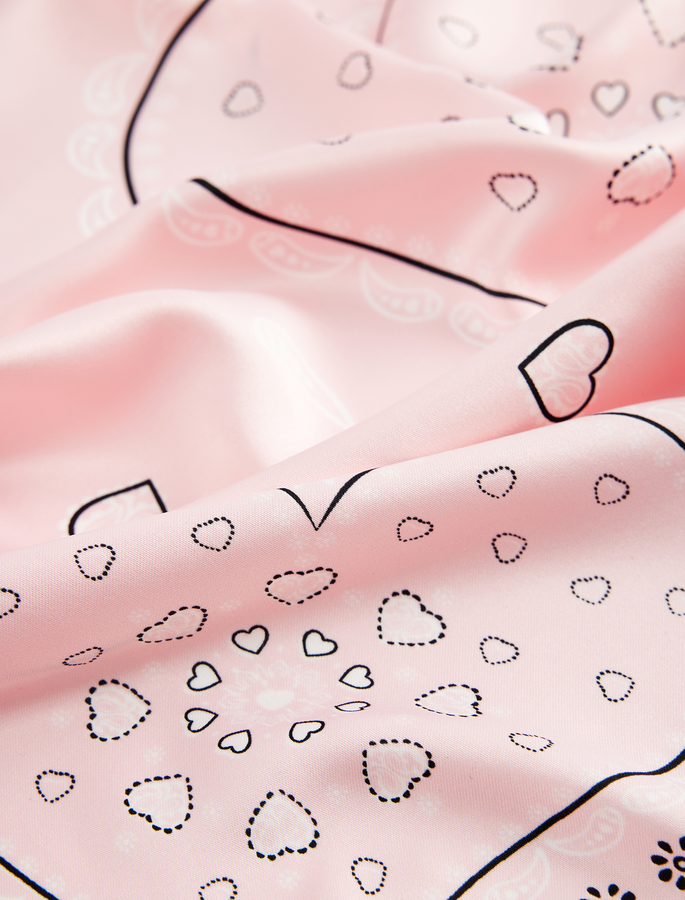  Kadın Kalpli Kare Saten Fular