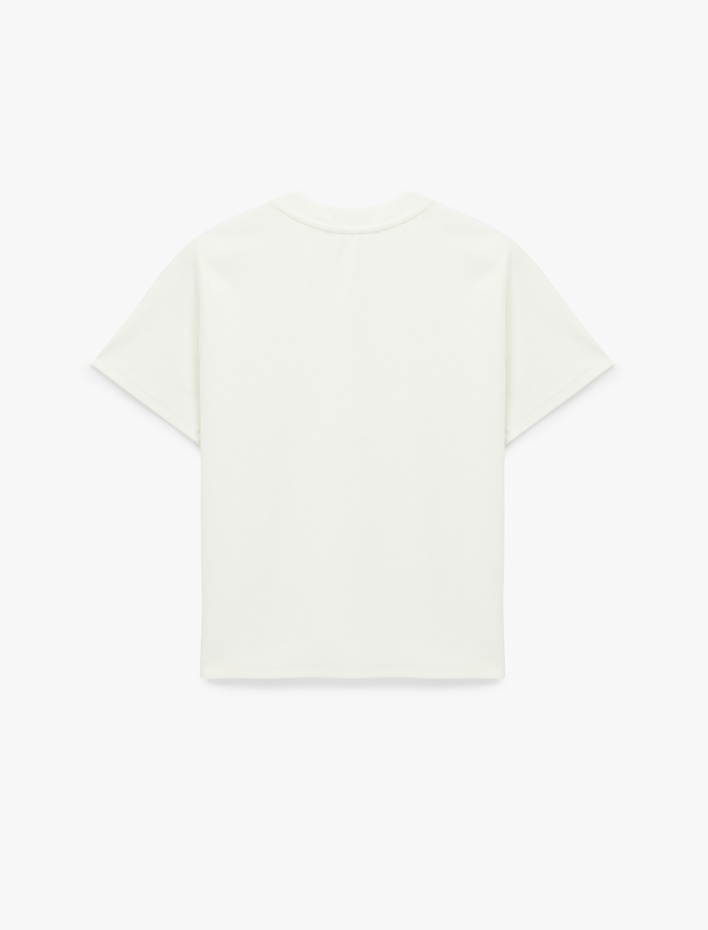  Pamuklu Kısa Kollu Bisiklet Yaka Nakış Detaylı Kalpli Tişört