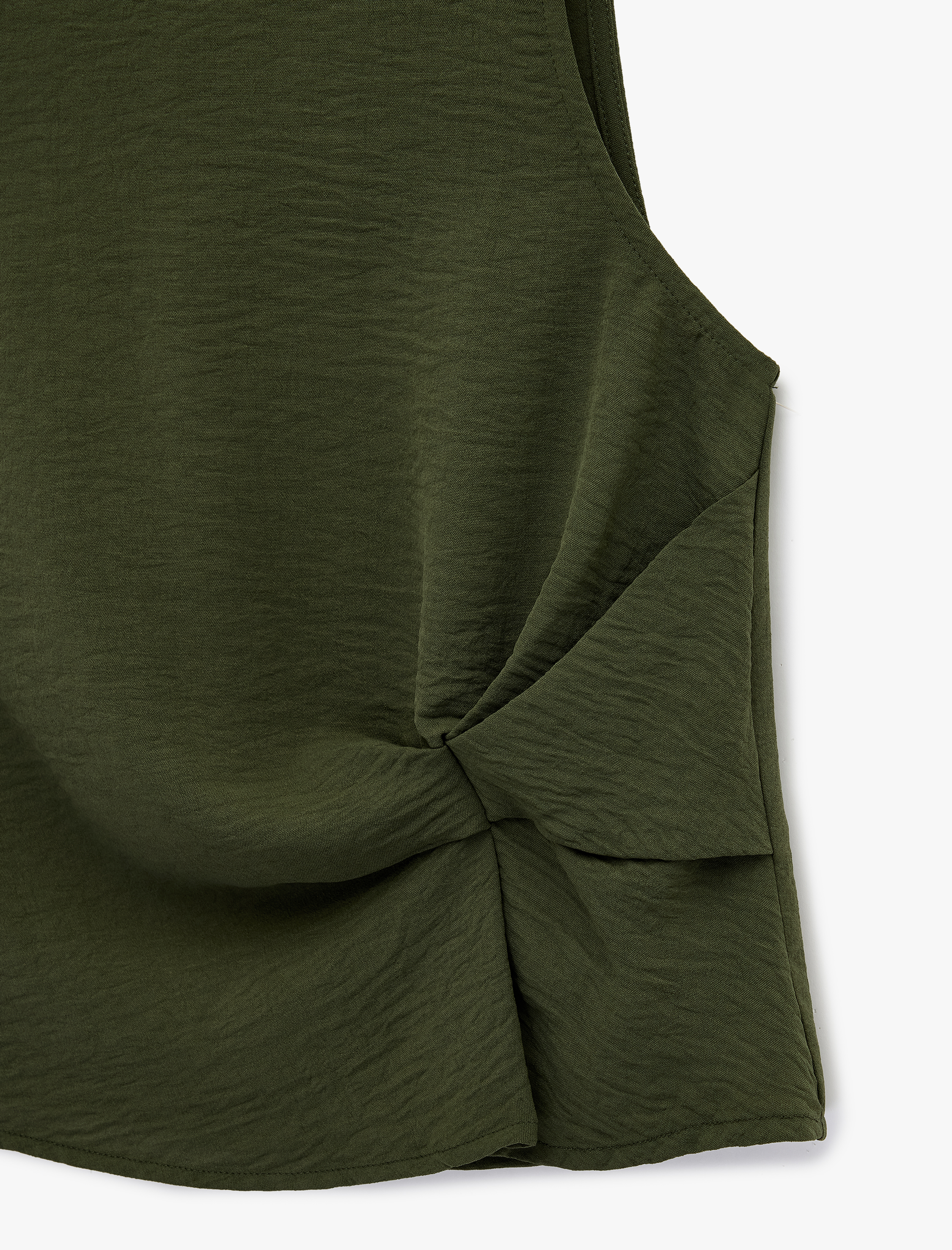   Drape Detaylı Bisiklet Yaka Kolsuz Bluz