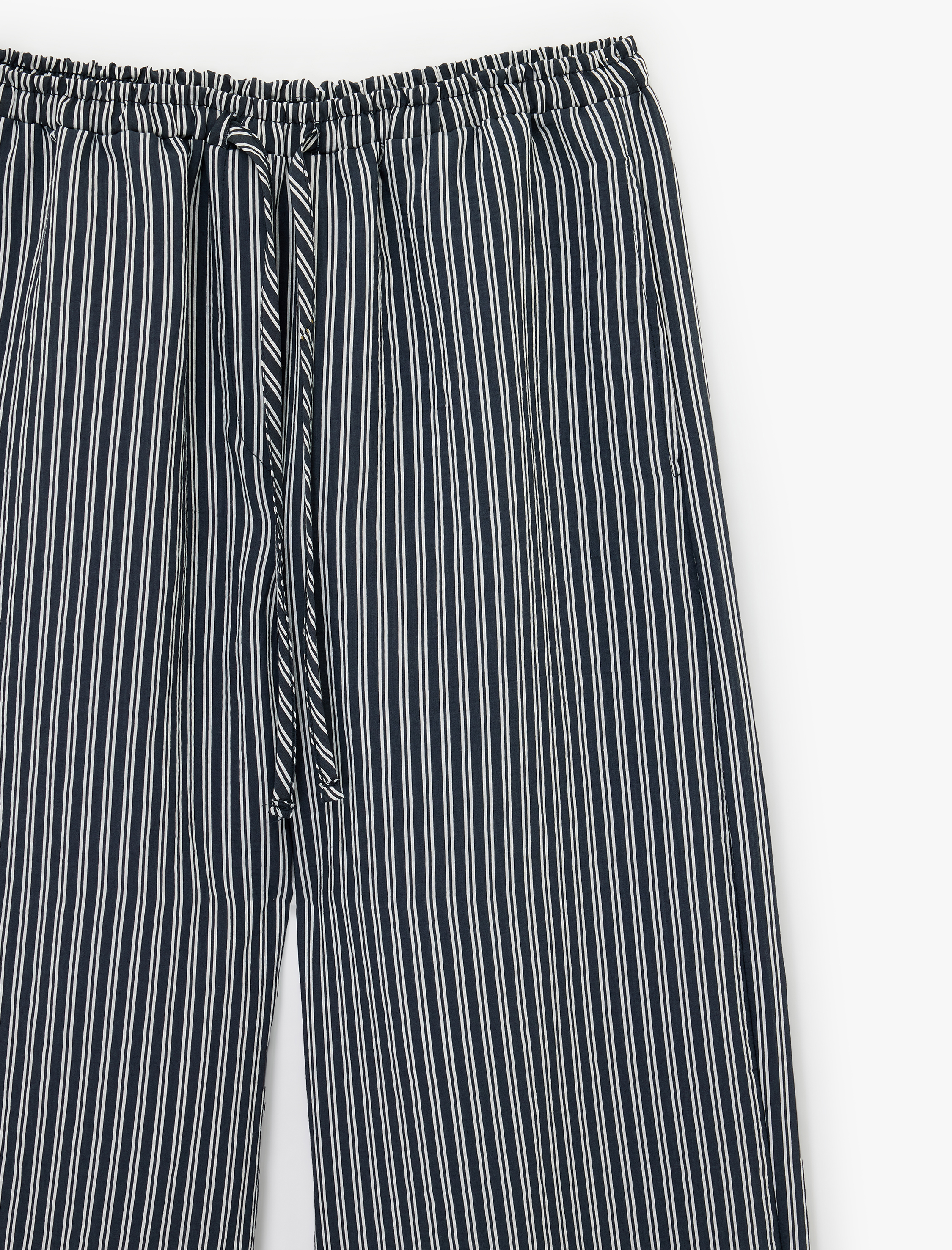   Rahat Kalıp Modal Karışımlı Cepli Beli Bağcıklı Pantolon