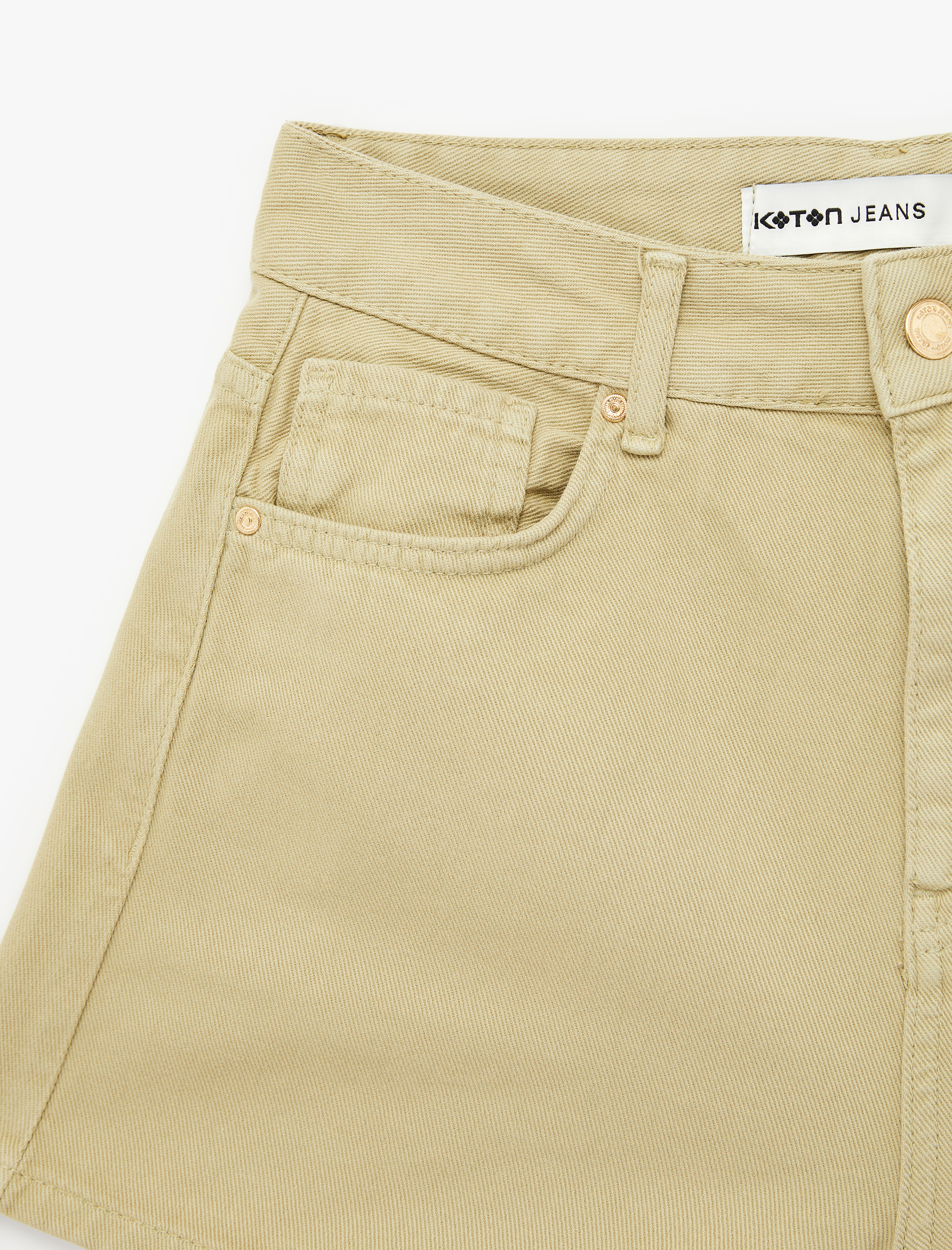   Pamuklu Düğmeli Beş Cepli Rahat Kalıp Mini Şort