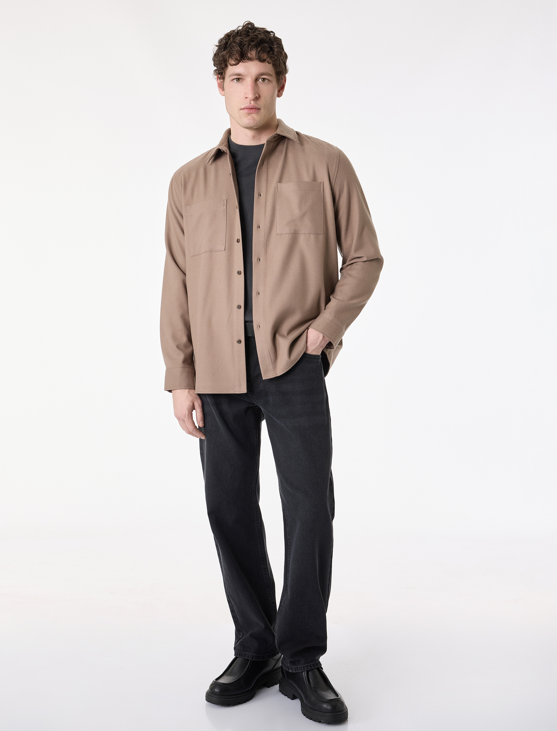   Regular Fit Cepli Klasik Yaka Uzun Kollu Gömlek