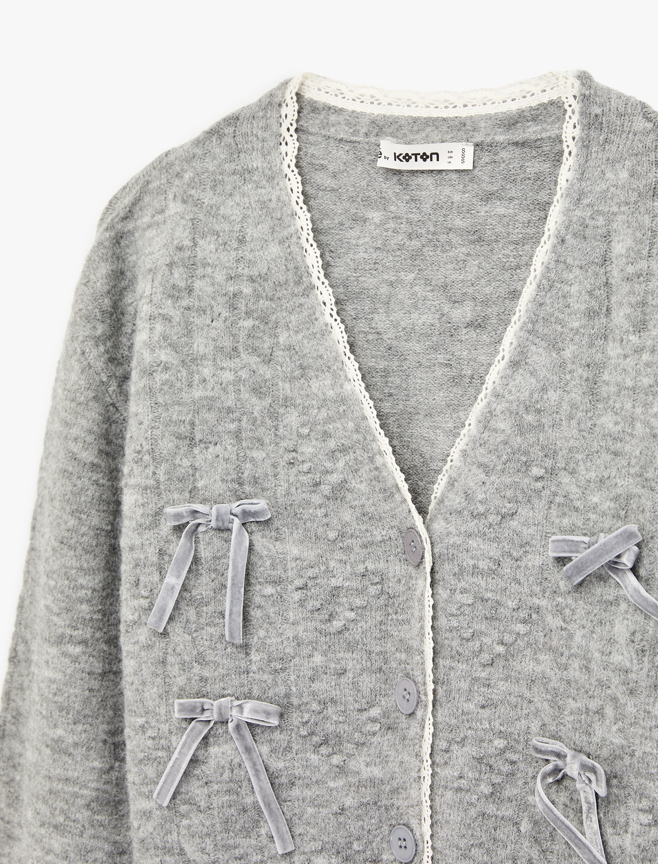   Dantel Detaylı Fiyonklu Düğmeli V Yaka Triko Hırka