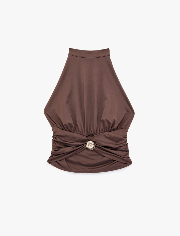  Metal Aksesuarlı Slim Fit Kolsuz Halter Yaka Bluz