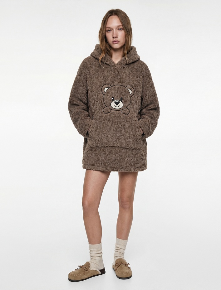  Ayıcık İşlemeli Uzun Kollu Kapüşonlu Oversize Peluş Sabahlık