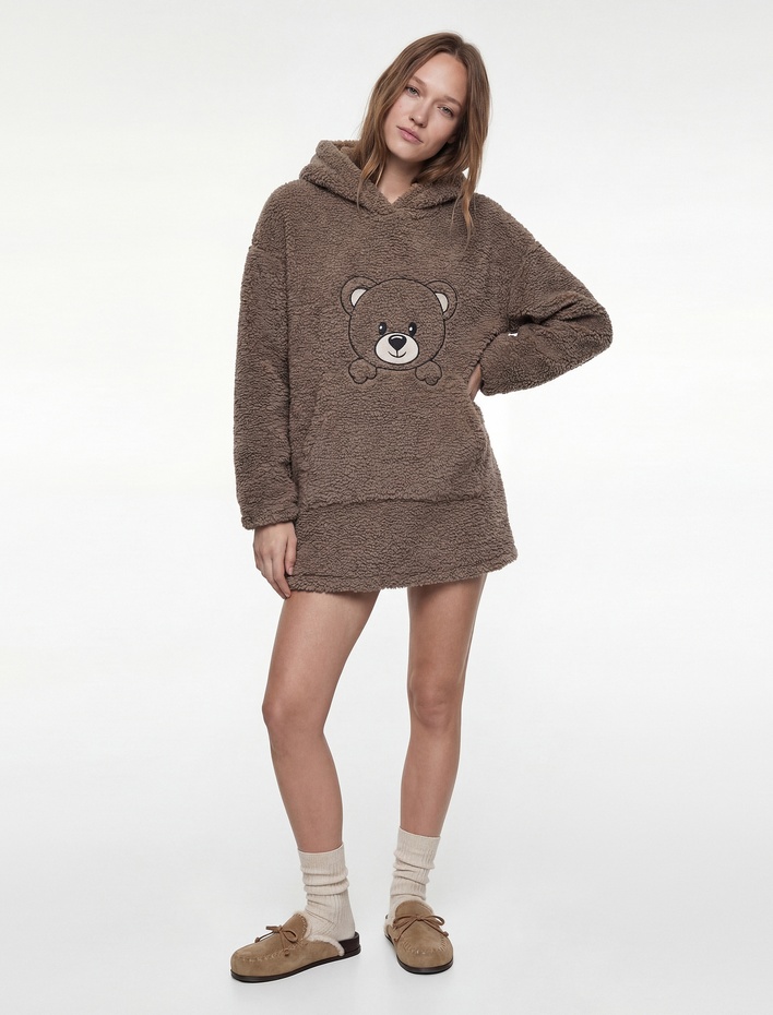  Ayıcık İşlemeli Uzun Kollu Kapüşonlu Oversize Peluş Sabahlık