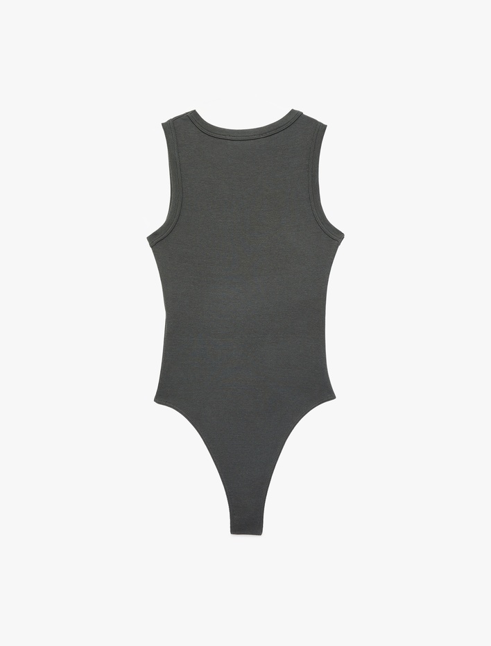  Çıtçıt Düğme Detaylı Kolsuz Bisiklet Yaka Bodysuit