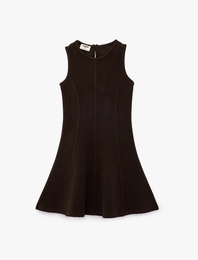 Bisiklet Yaka Kolsuz  Dikiş Detaylı Pileli Elbise