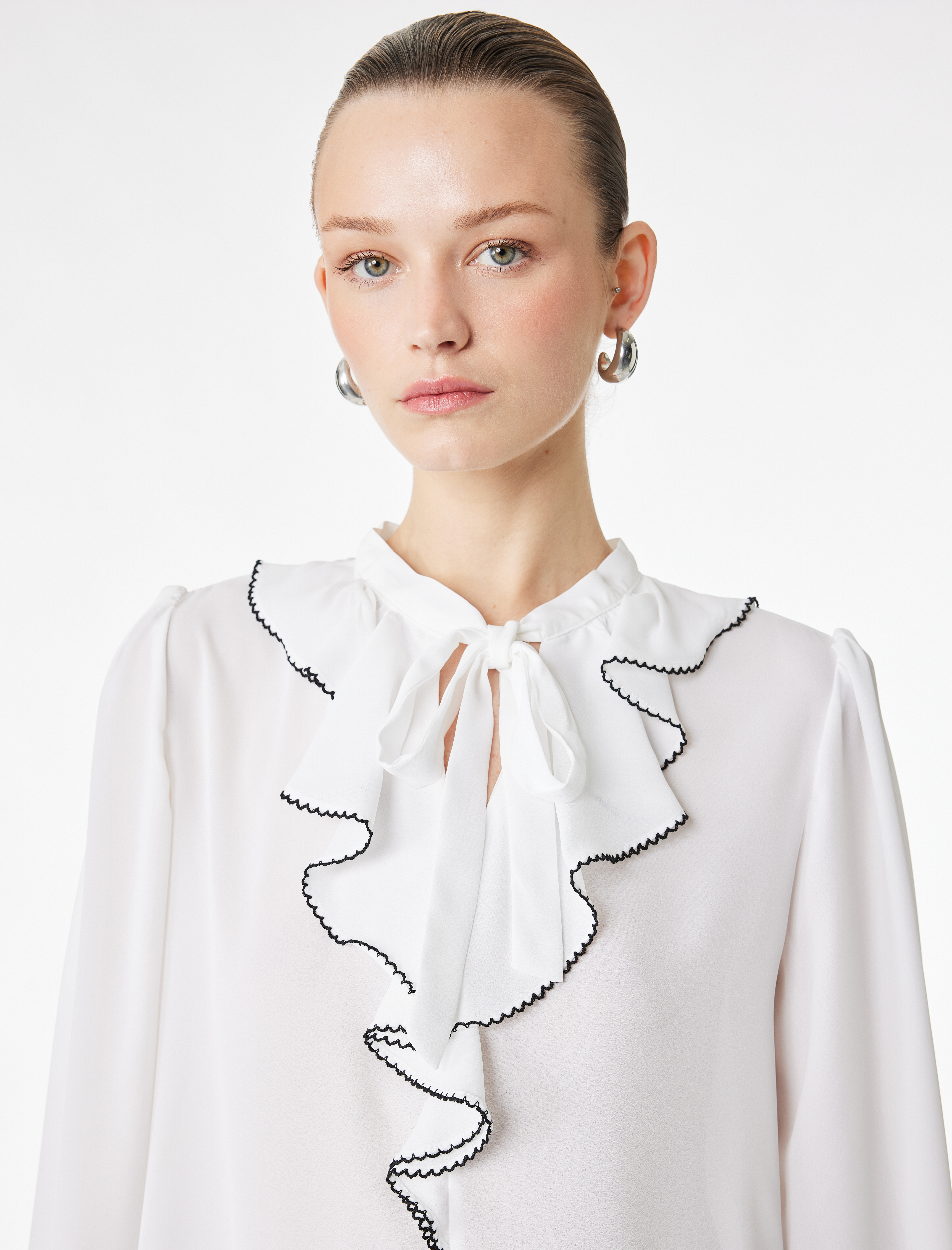   Uzun Kollu Fırfırlı Yaka Bağlama Detaylı Bluz