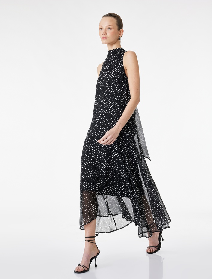  Şifon Kolsuz Kloş Puantiyeli Uzun Halter Yaka Elbise