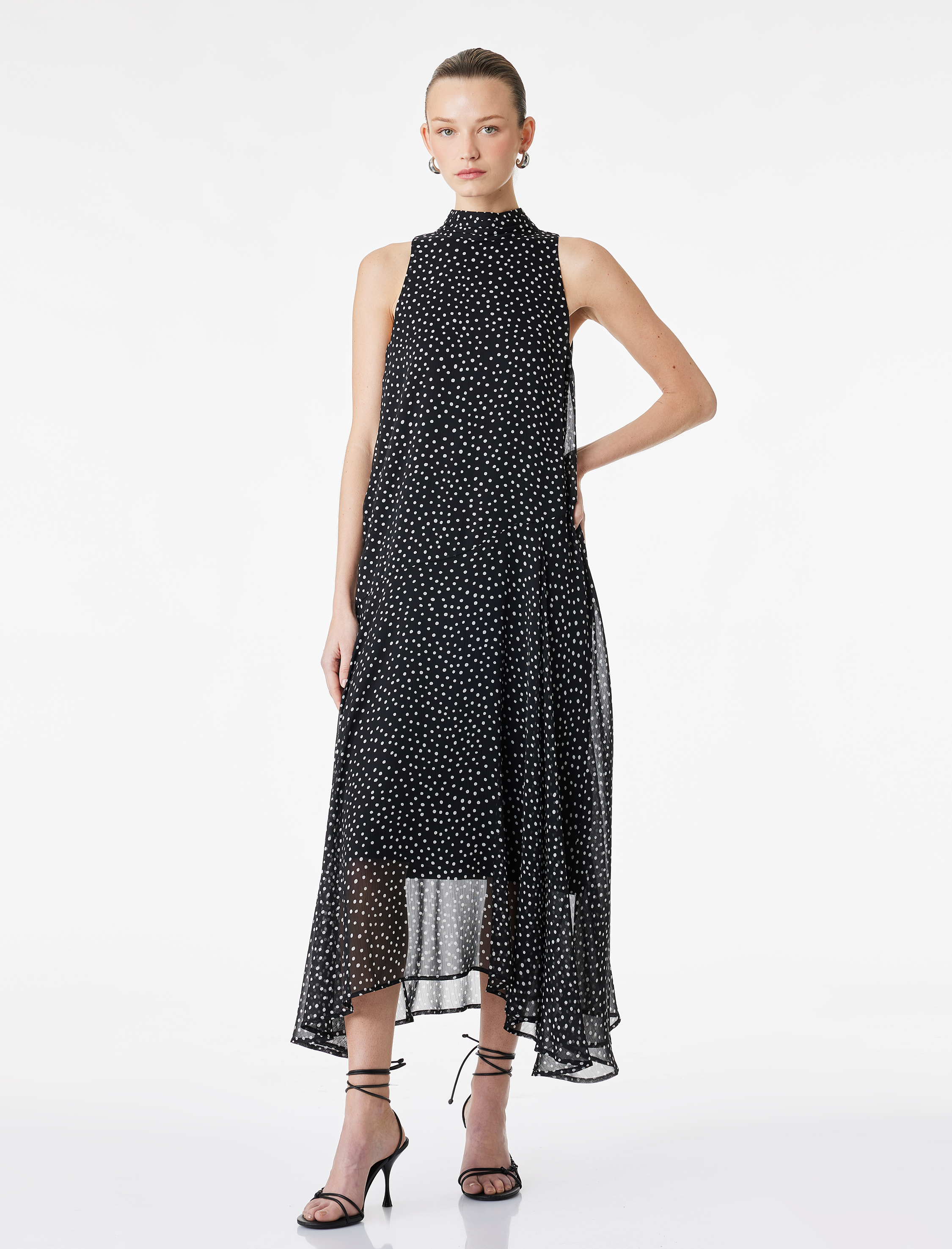   Şifon Kolsuz Kloş Puantiyeli Uzun Halter Yaka Elbise