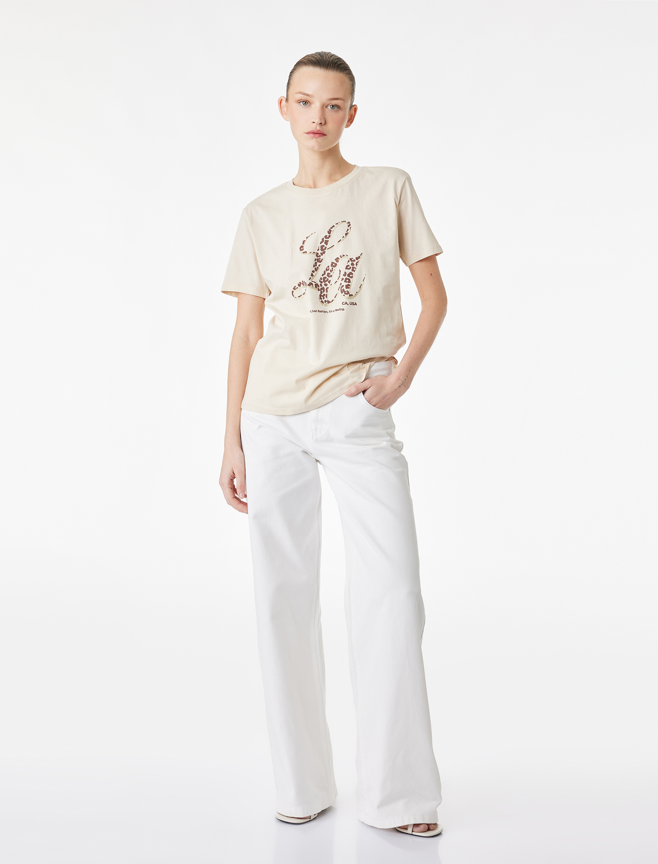   Pamuklu Kısa Kollu Bisiklet Yaka Leopar Baskı Detaylı Tişört