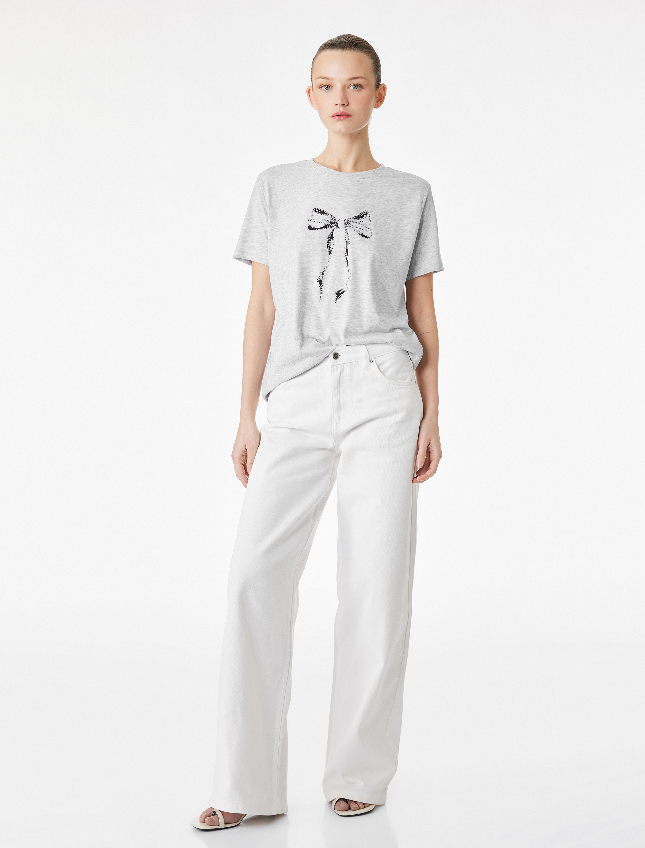   Kısa Kollu Bisiklet Yaka Taşlı Fiyonk Baskılı Tişört