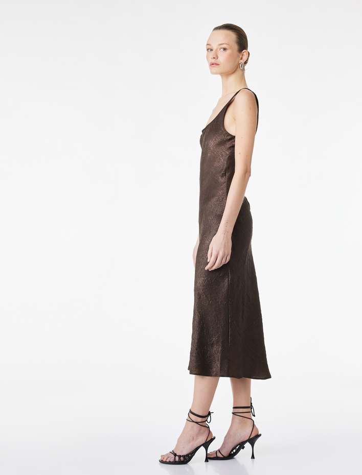  Kolsuz U Yaka Slim Fit Saten Midi Abiye Elbise