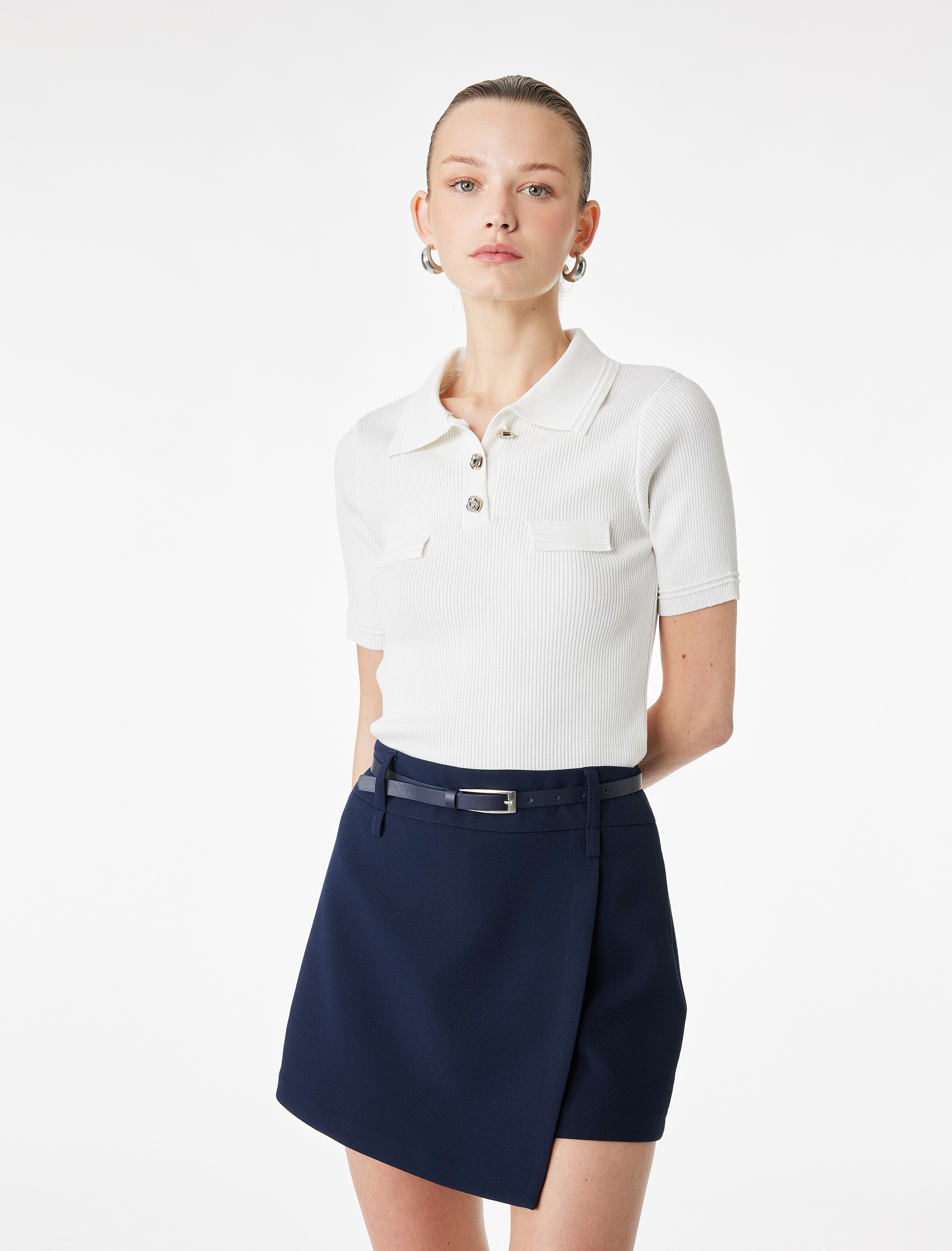   Kemer Detaylı Kruvaze Mini Şort Etek