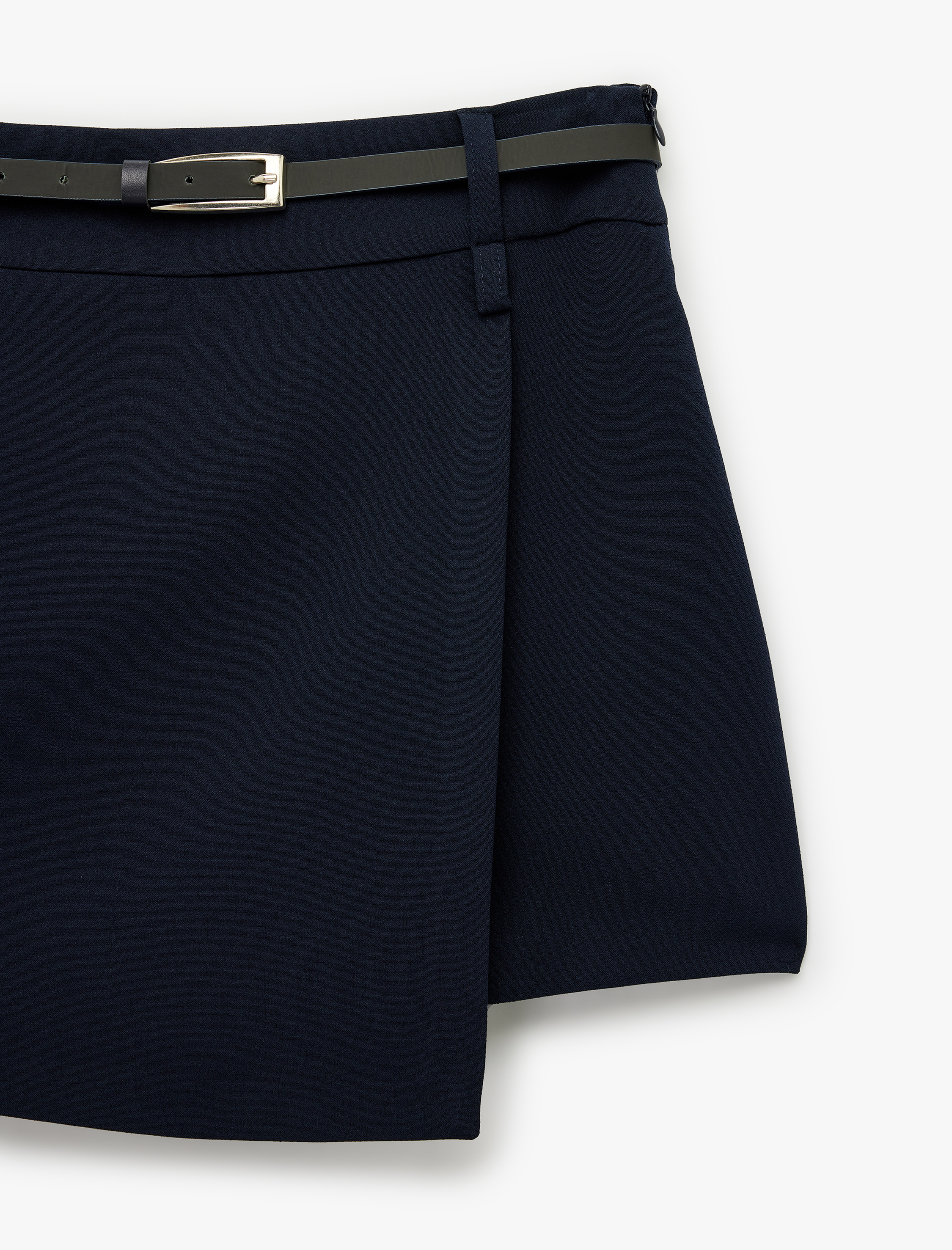   Kemer Detaylı Kruvaze Mini Şort Etek