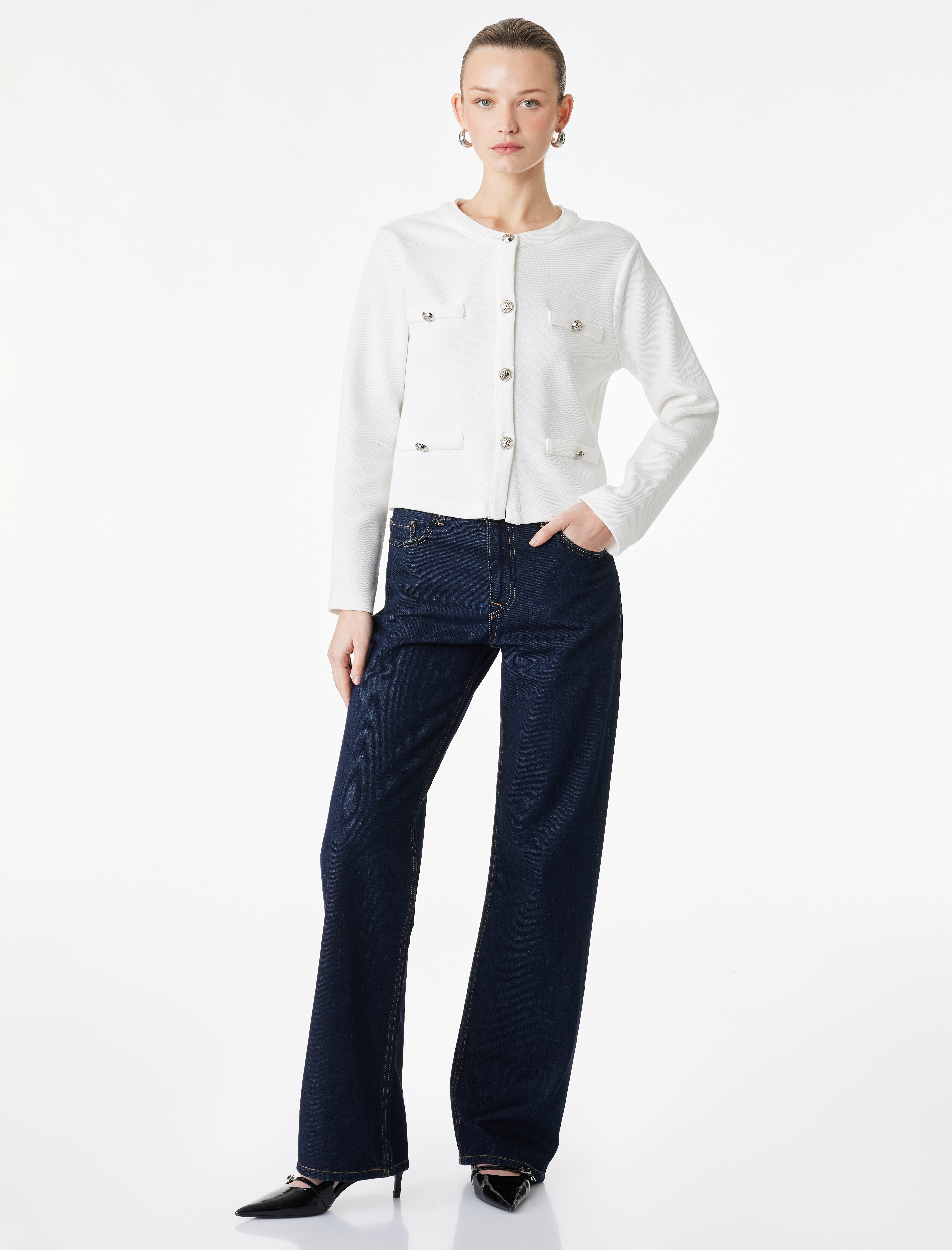   Uzun Kollu Düğmeli Aplike Detaylı Yuvarlak Yaka Hırka