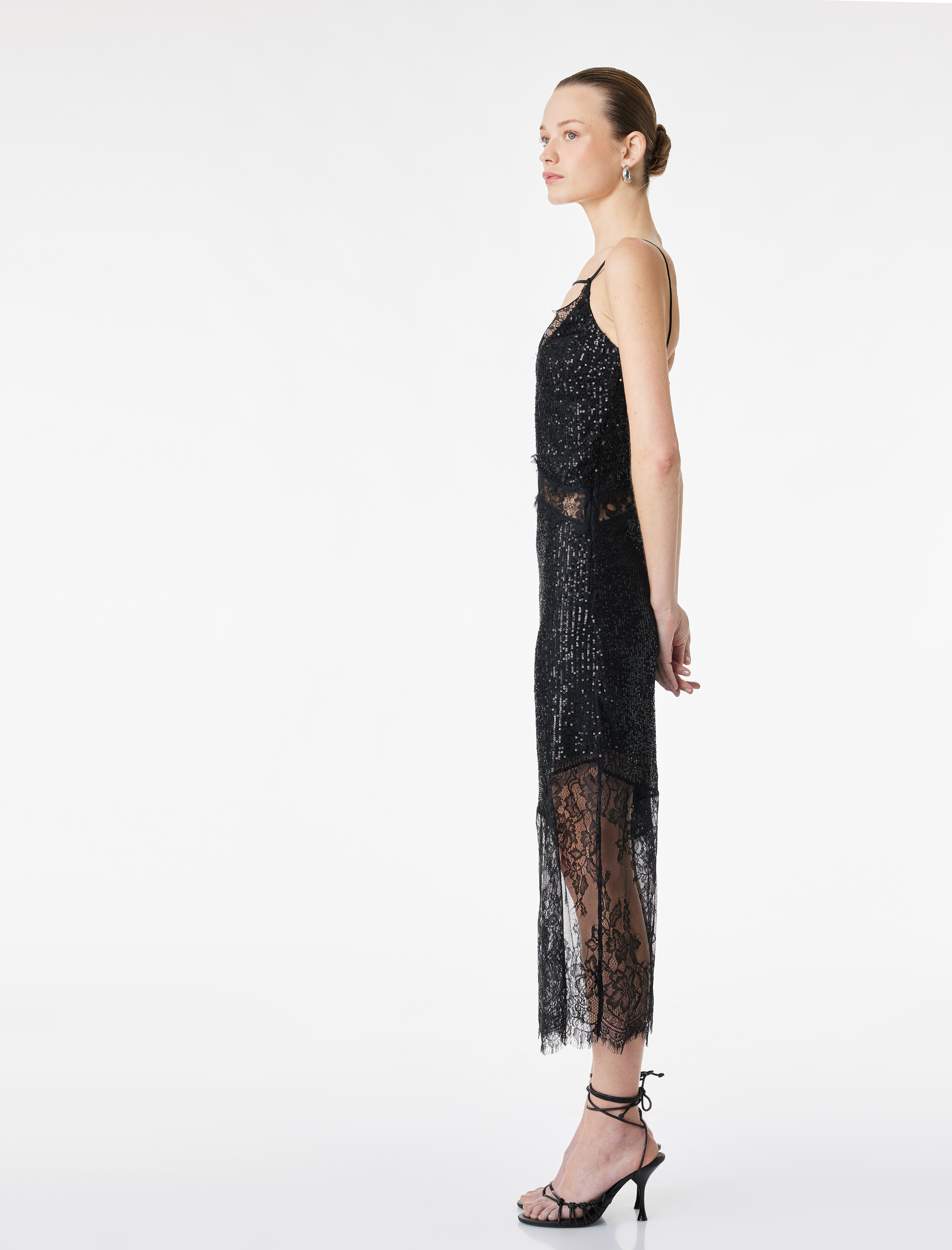   Dantel Detaylı Pullu Payetli Elbise