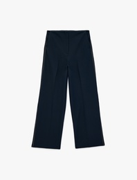 Cepli Yanları Şerit Detaylı Düz Bol Paça Kumaş Pantolon