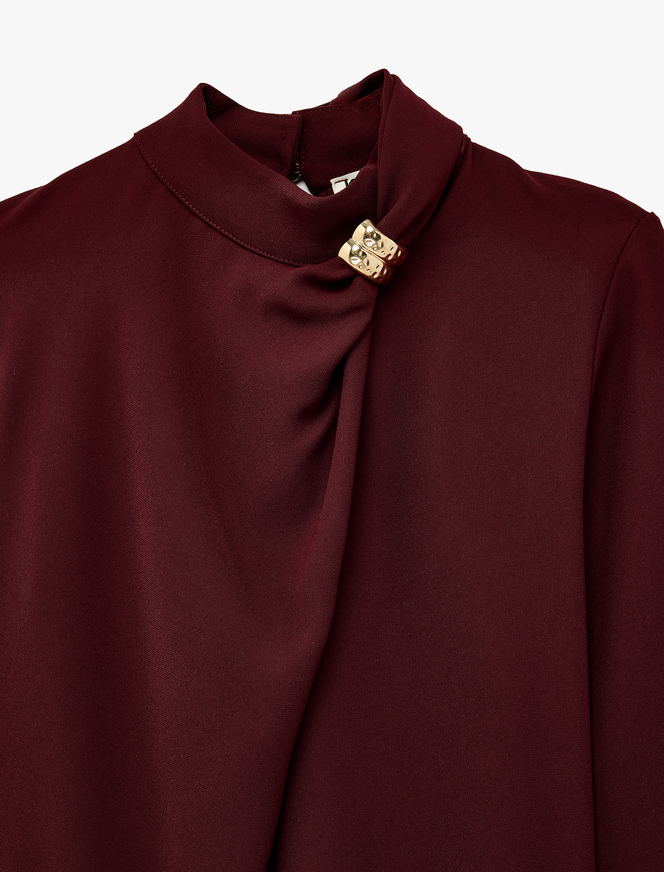   Metal Aksesuarlı Asimetrik Yaka Uzun Kollu Bluz