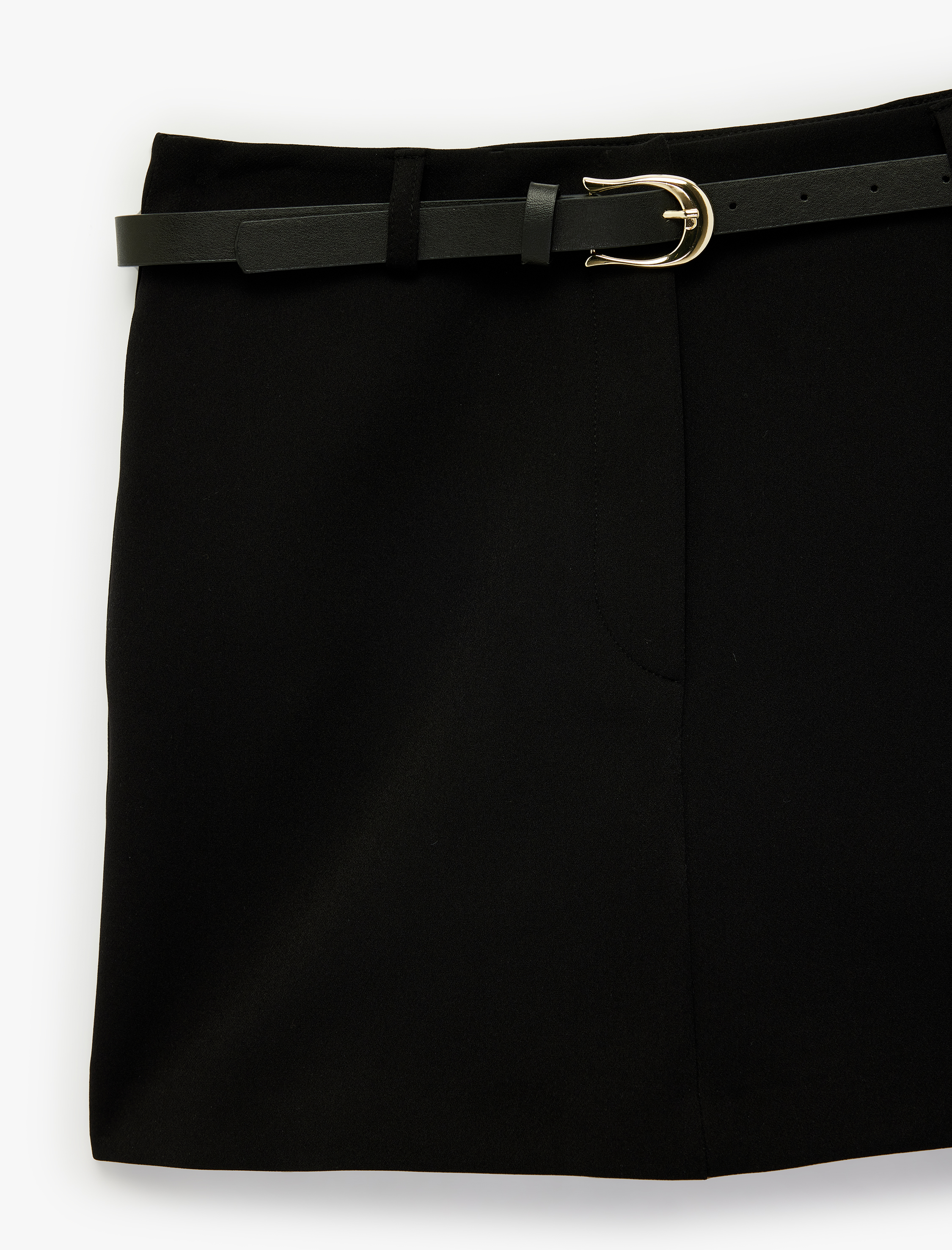   Kemer Detaylı Mini Şort Etek