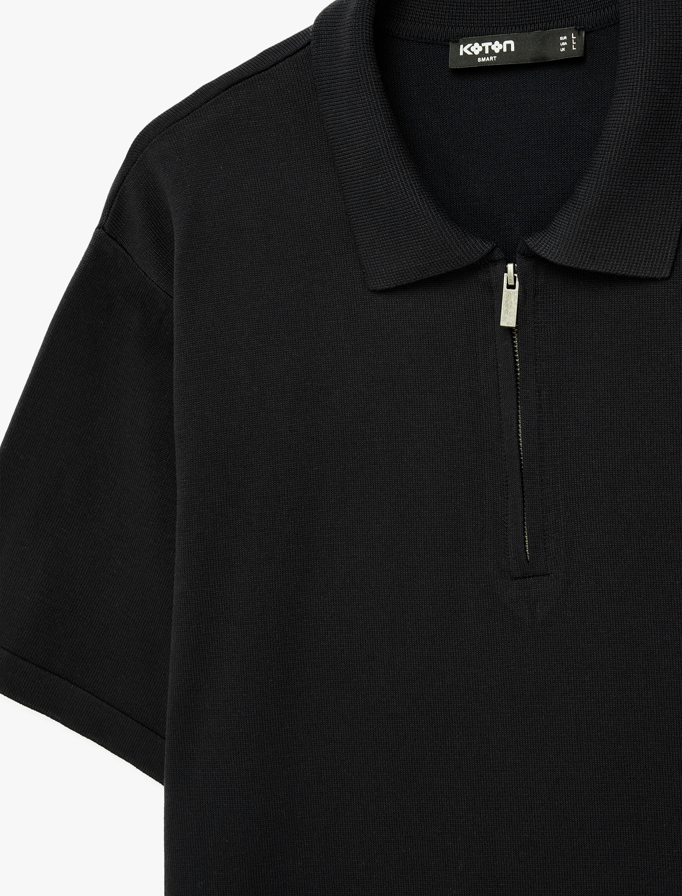   Regular Fit Viskon Yarım Fermuarlı Kısa Kollu Triko Tişört