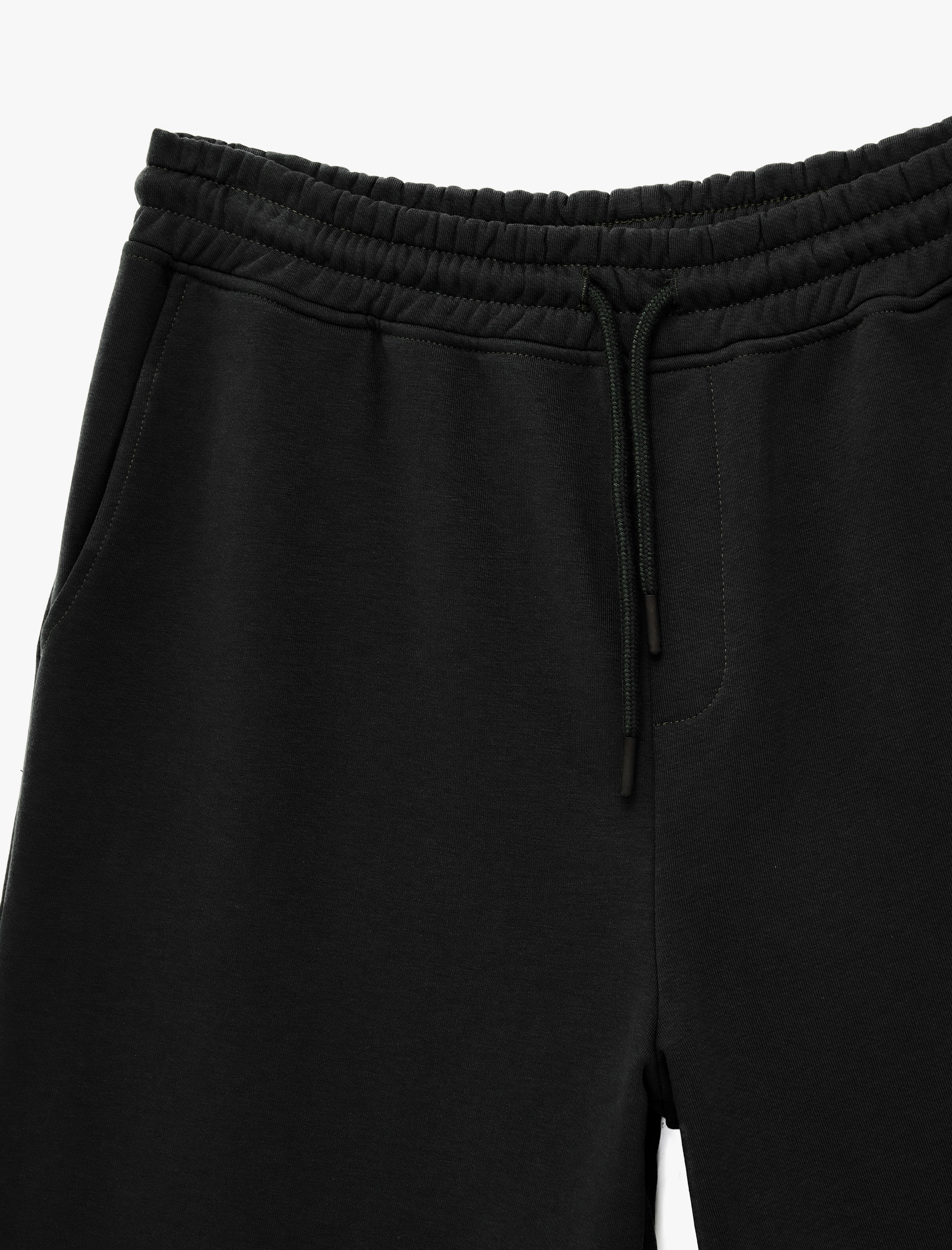   Rahat Kalıp Cepli Üç İplik Pamuklu Beli Bağcıklı Kapri Şort