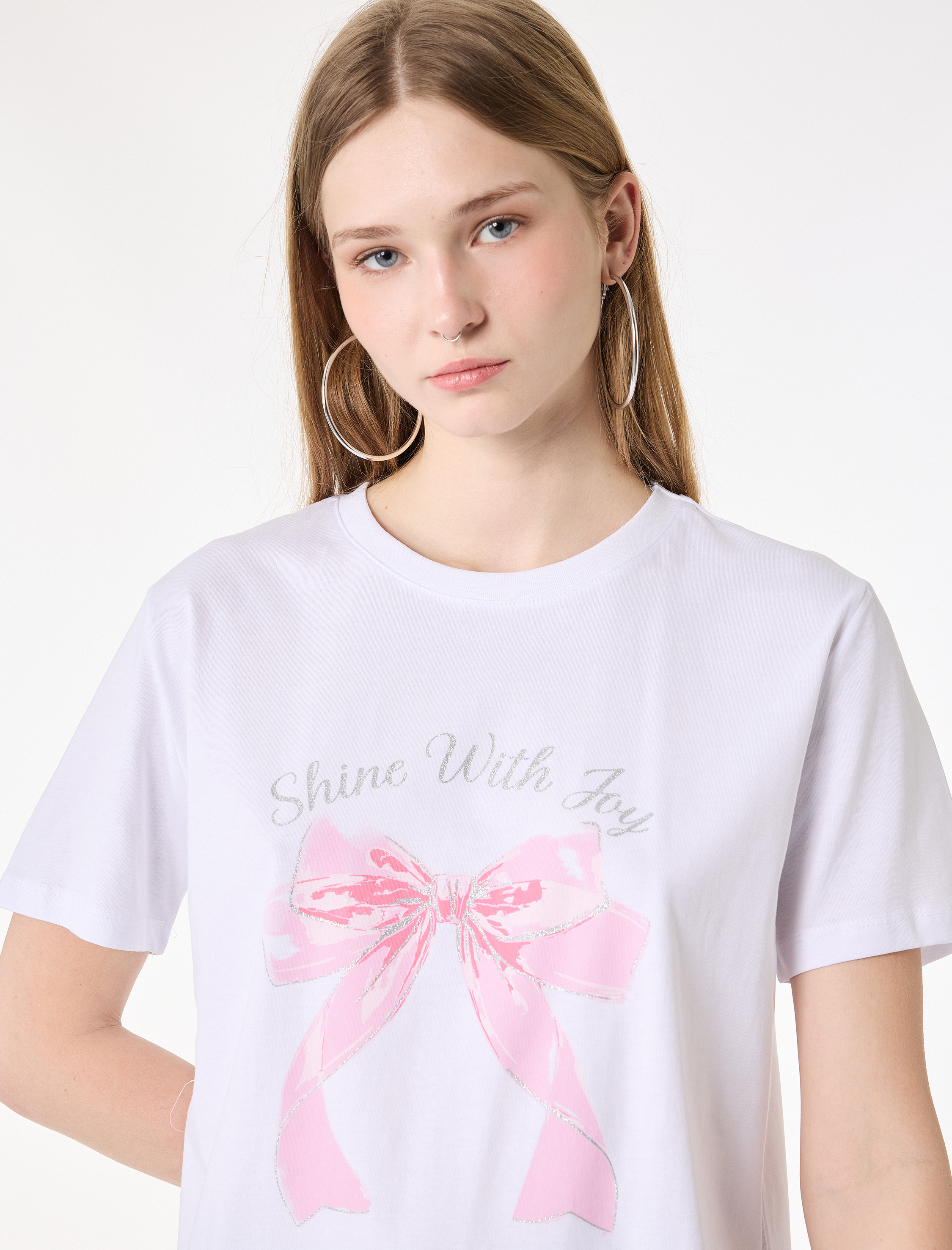   Pamuklu Kısa Kollu Bisiklet Yaka Fiyonk Baskılı Tişört