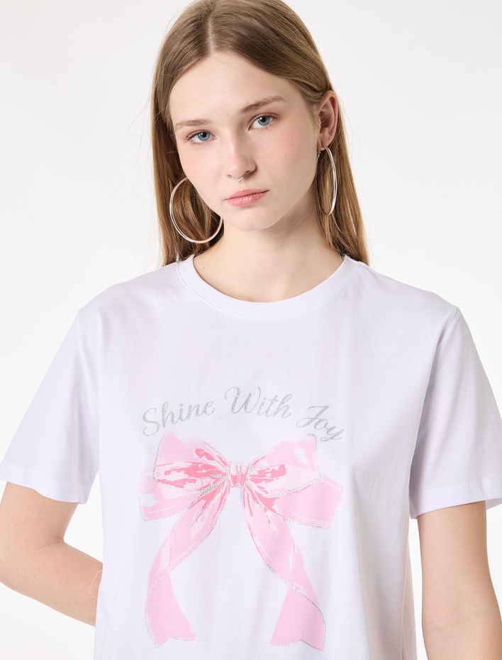  Pamuklu Kısa Kollu Bisiklet Yaka Fiyonk Baskılı Tişört