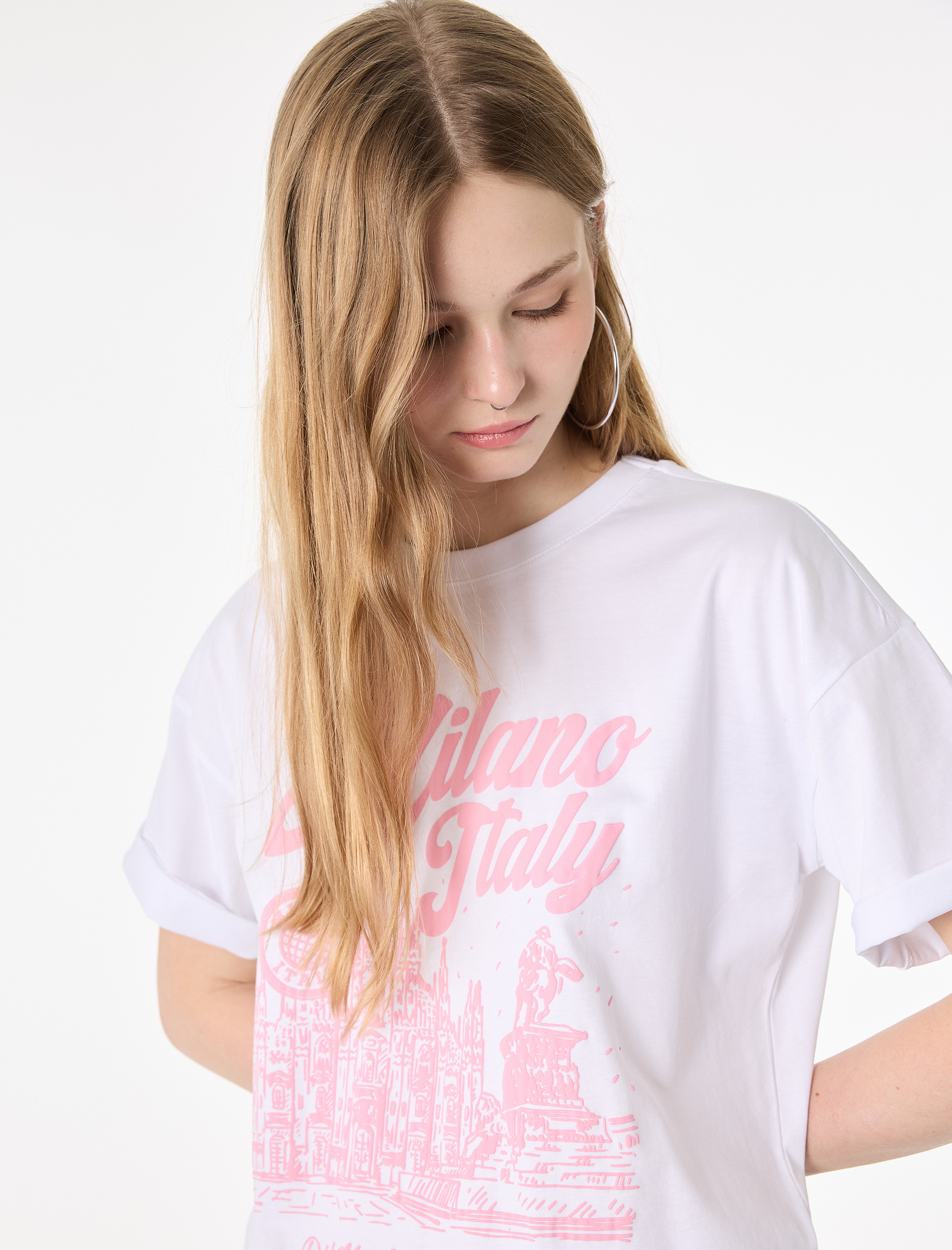   Rahat Kalıp Kısa Kollu Bisiklet Yaka Baskılı Pamuklu Tişört