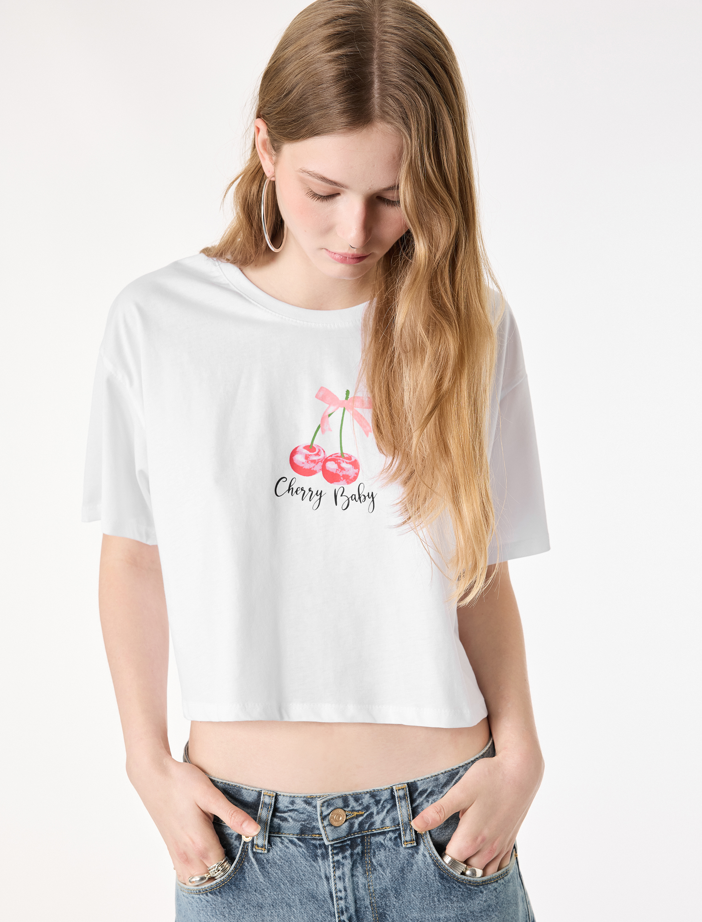  Rahat Kalıp Kısa Kollu Kiraz Baskılı Pamuklu Crop Tişört